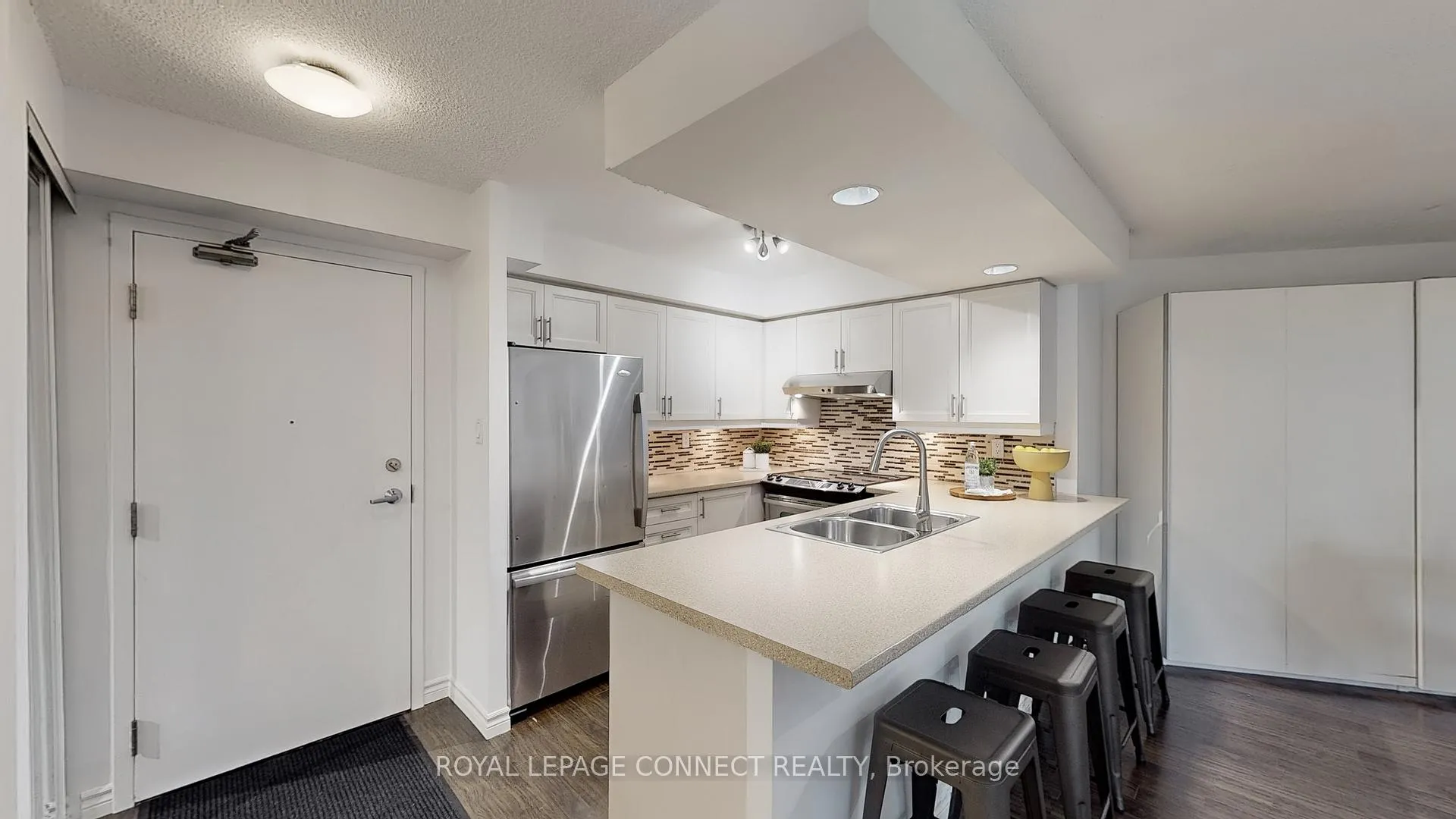 Photo 16 of Unit 601, 801 King Street, Toronto, Niagara — HOMEH