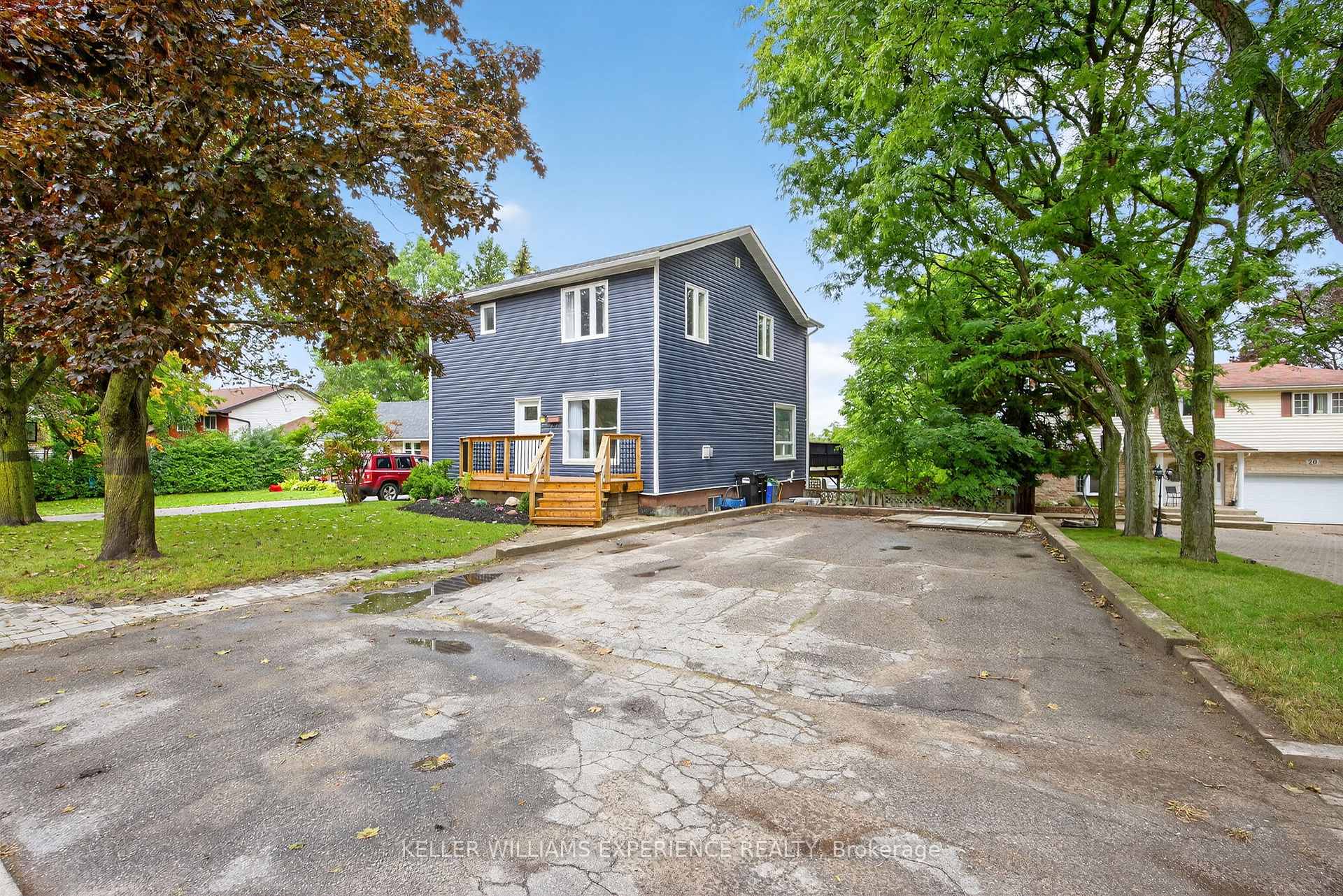 Photo 2 of 18 Murray Street, Barrie, Allandale Heights — HOMEH