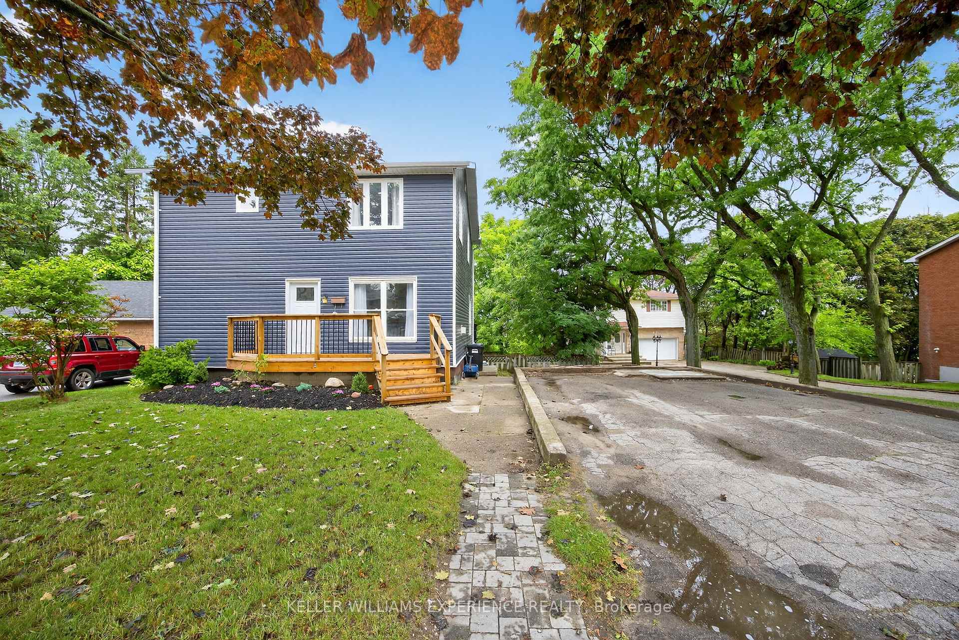 Photo 4 of 18 Murray Street, Barrie, Allandale Heights — HOMEH