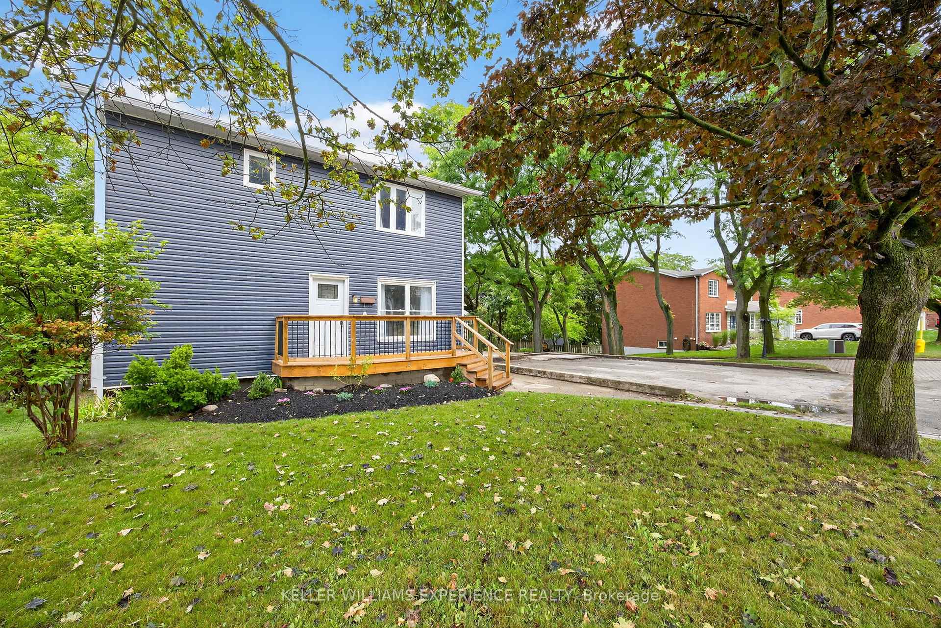 Photo 5 of 18 Murray Street, Barrie, Allandale Heights — HOMEH