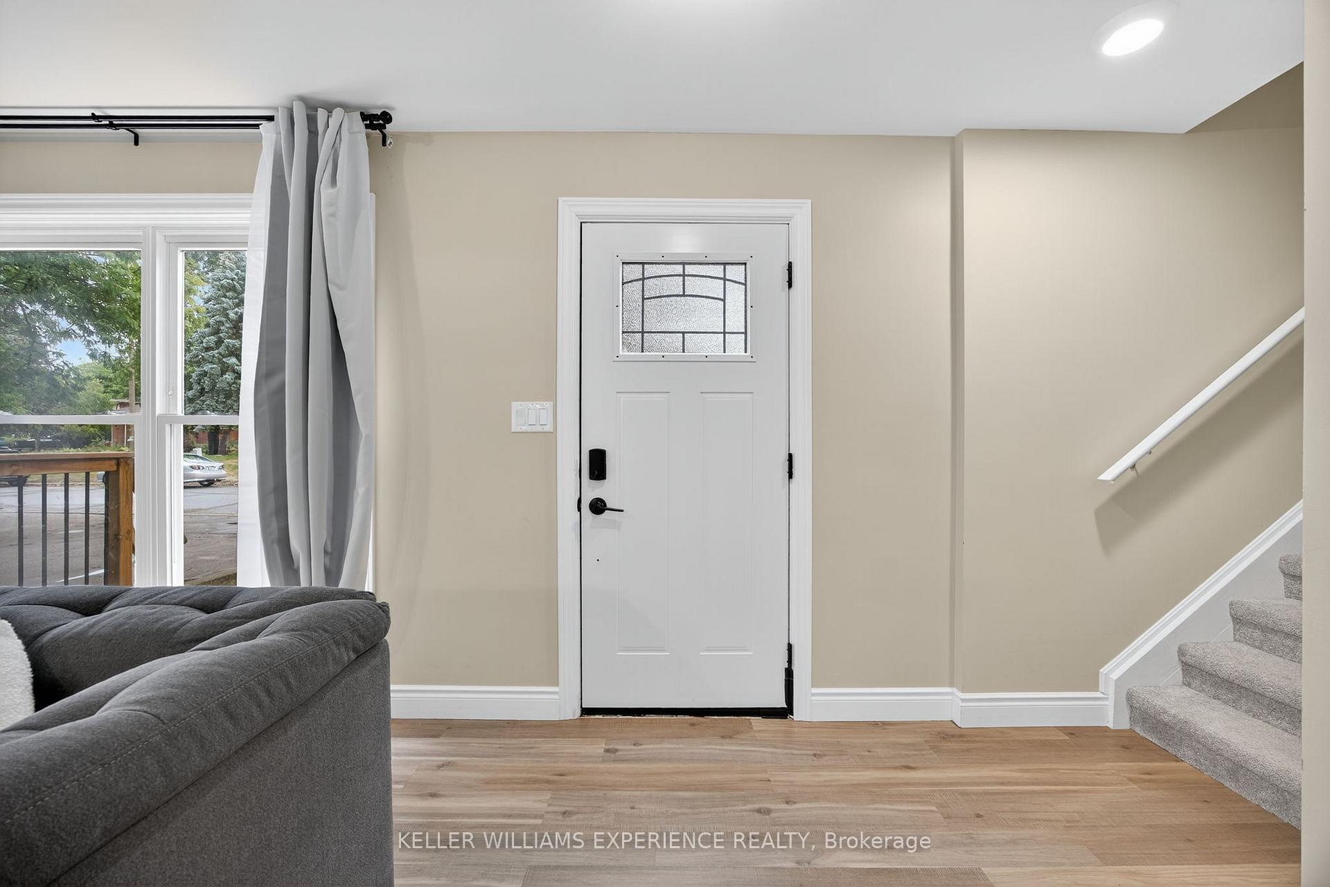 Photo 8 of 18 Murray Street, Barrie, Allandale Heights — HOMEH