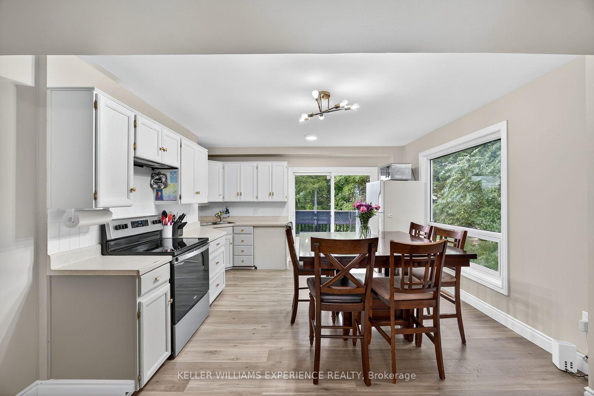 Photo 9 of 18 Murray Street, Barrie, Allandale Heights — HOMEH