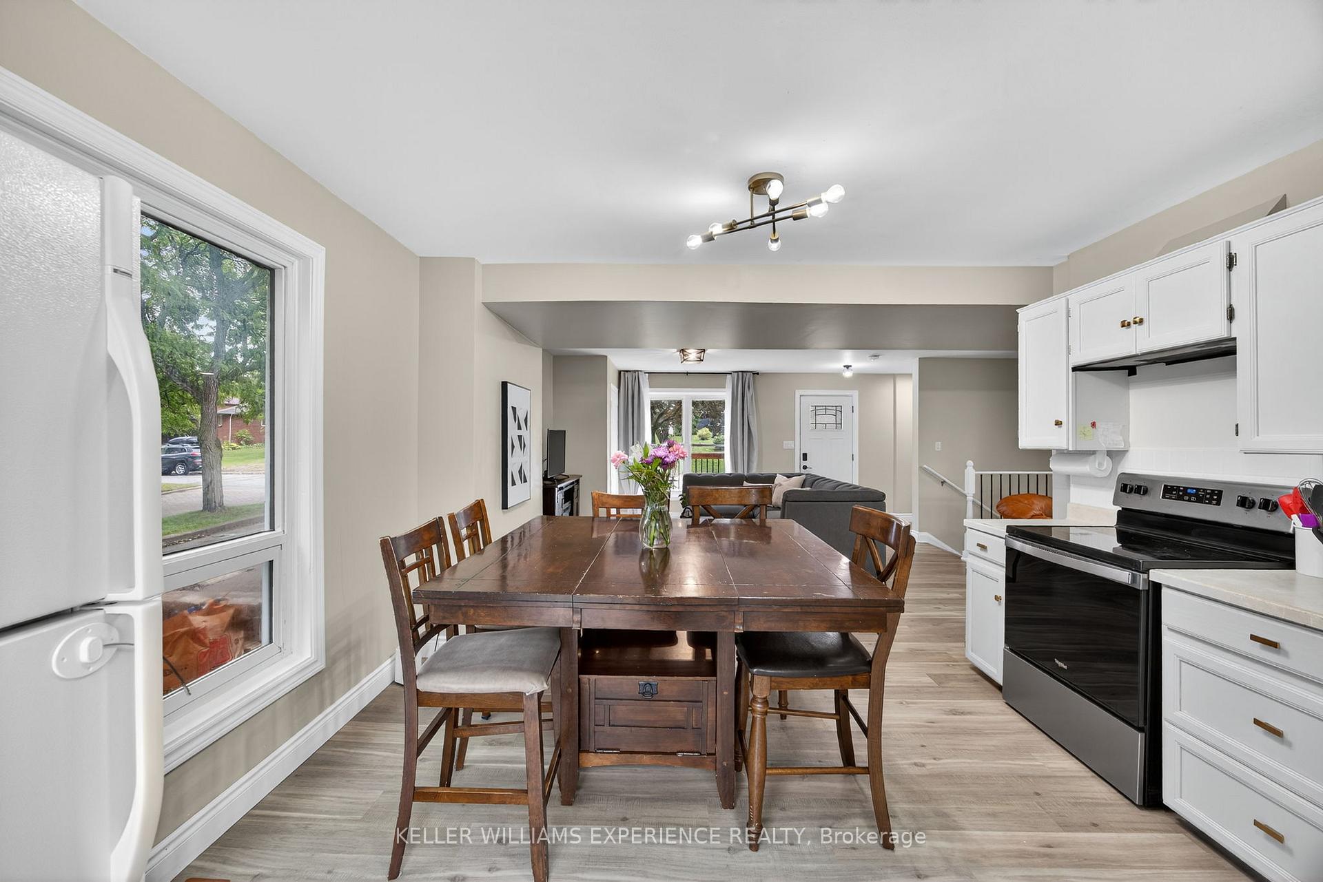 Photo 12 of 18 Murray Street, Barrie, Allandale Heights — HOMEH