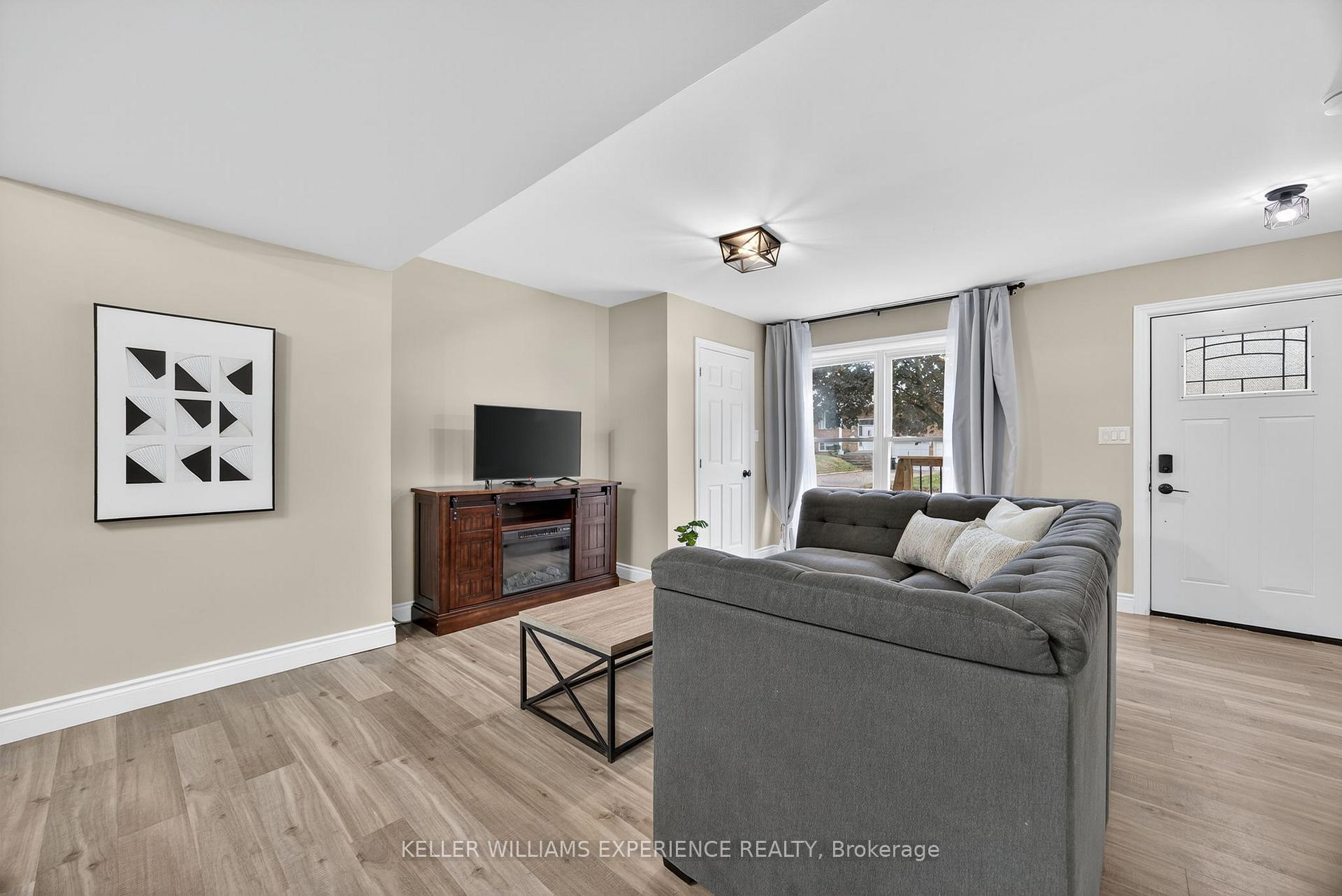 Photo 14 of 18 Murray Street, Barrie, Allandale Heights — HOMEH