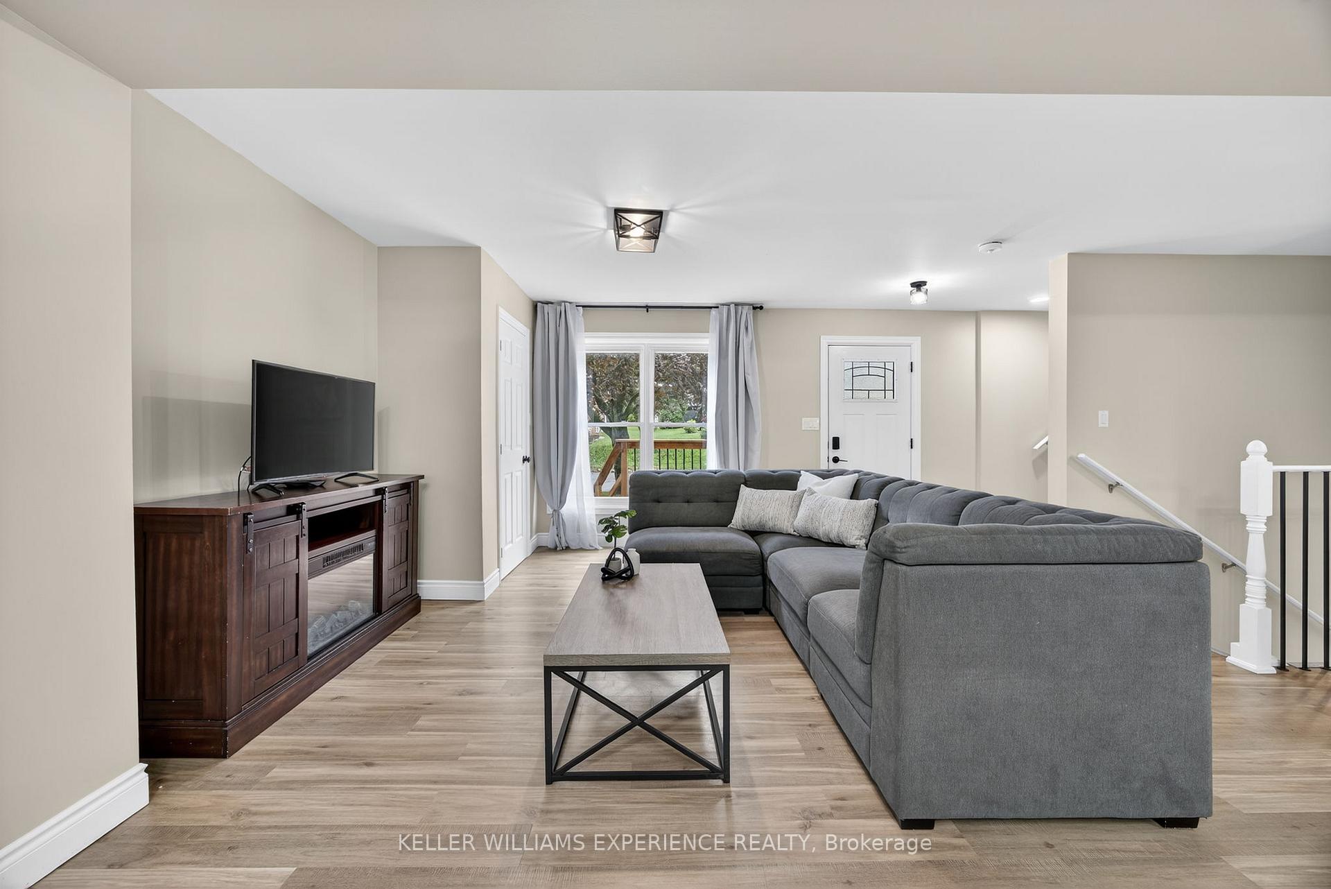 Photo 15 of 18 Murray Street, Barrie, Allandale Heights — HOMEH