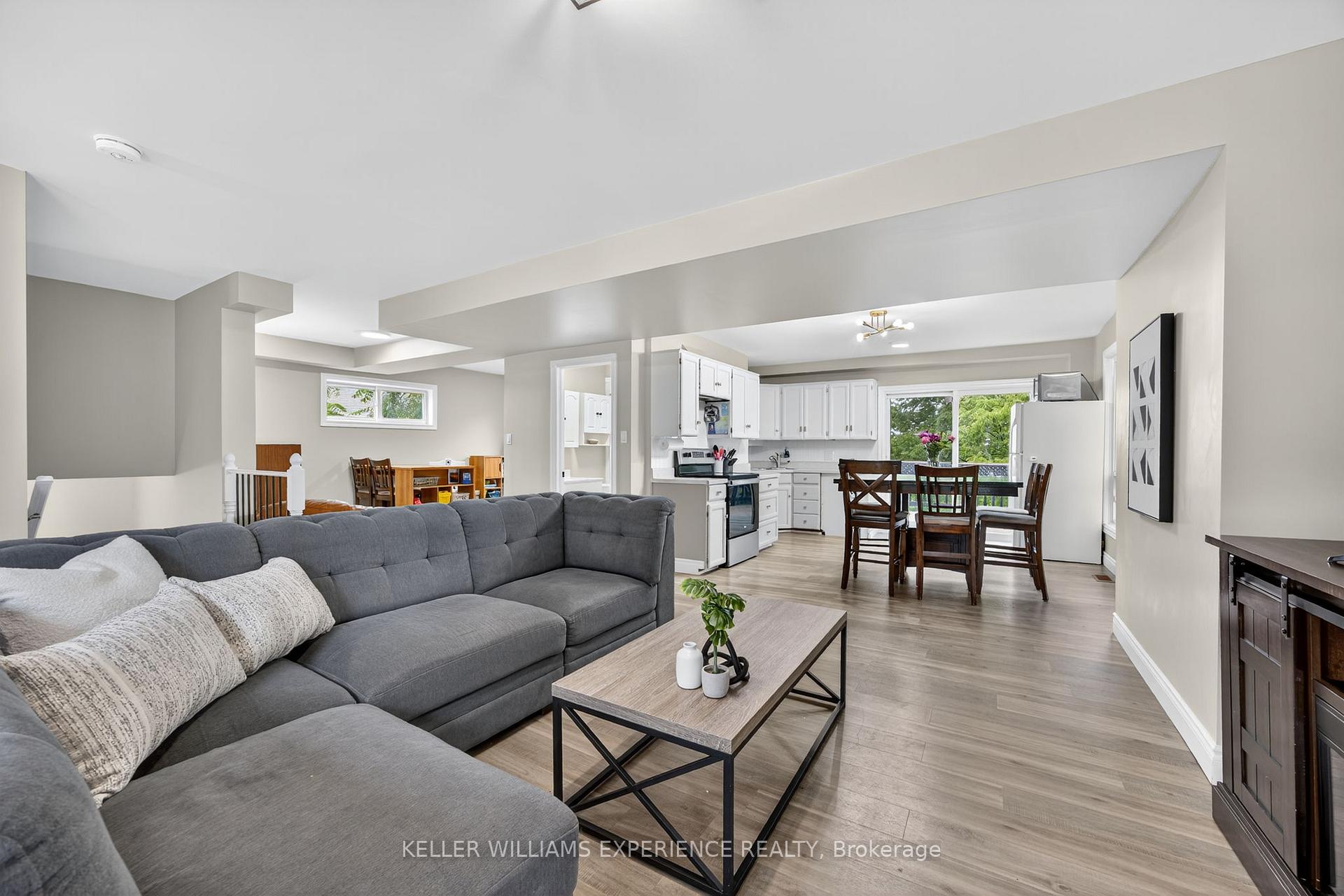 Photo 16 of 18 Murray Street, Barrie, Allandale Heights — HOMEH