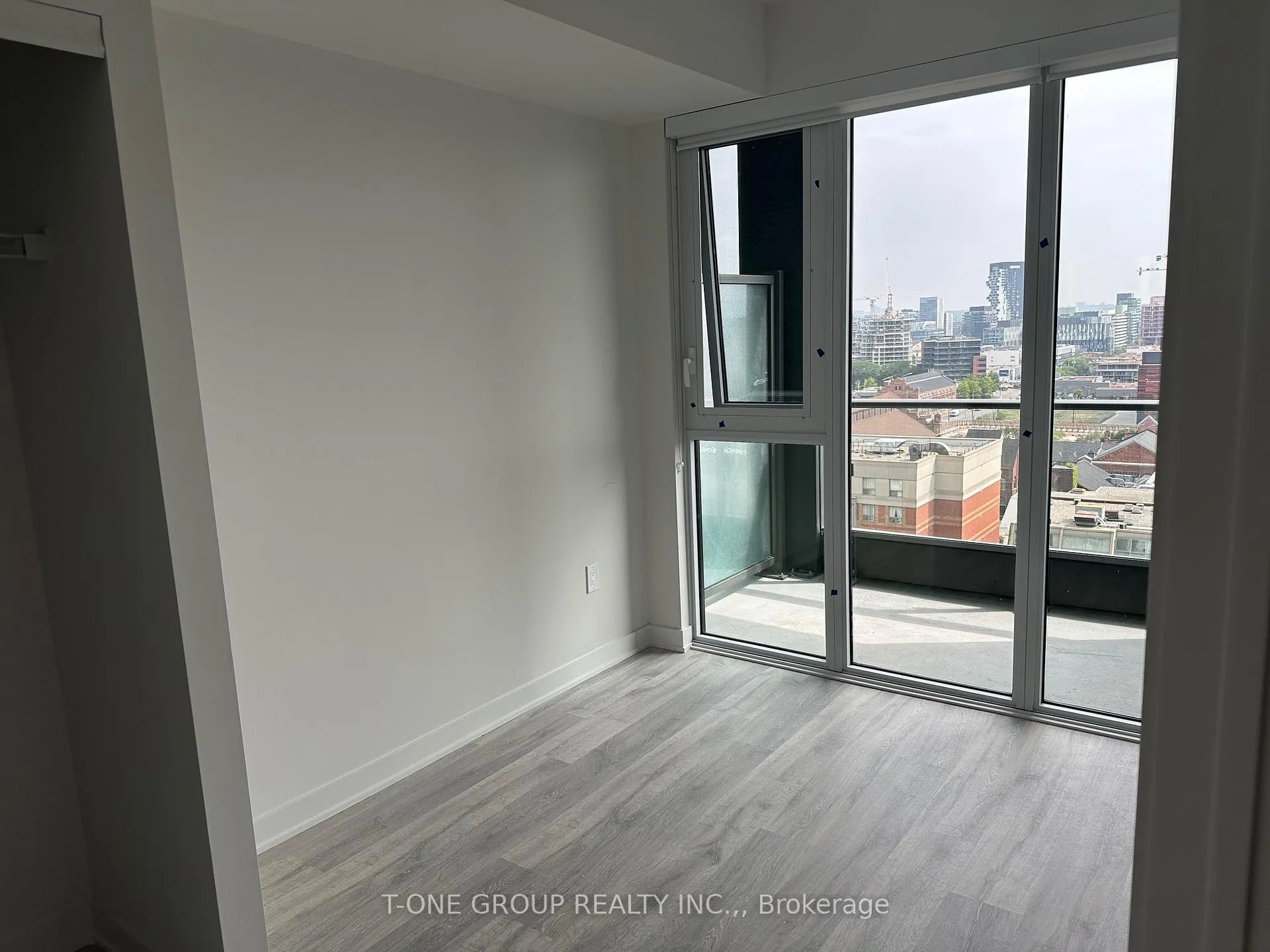Photo 2 of Unit 1218, 60 Princess Street, Toronto, Waterfront Communities — HOMEH
