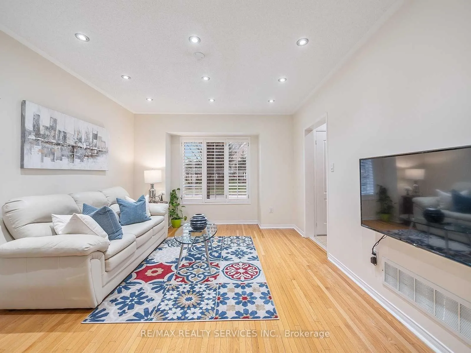Photo 5 of 1 Pilgrim Place, Brampton, Fletcher's Creek Village — HOMEH