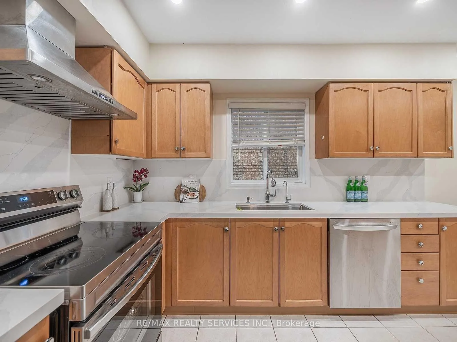 Photo 6 of 1 Pilgrim Place, Brampton, Fletcher's Creek Village — HOMEH