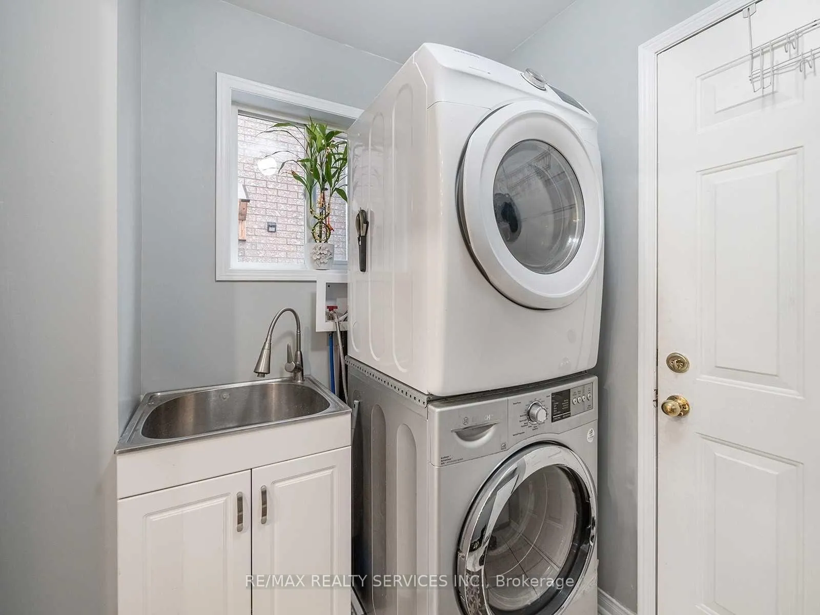 Photo 15 of 1 Pilgrim Place, Brampton, Fletcher's Creek Village — HOMEH