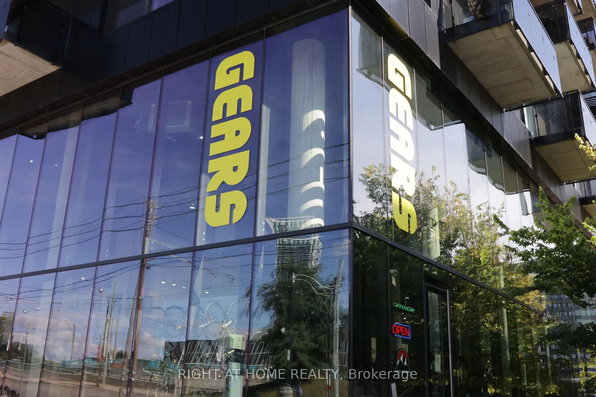 Photo 4 of Unit 714, 21 Lawren Harris Square, Toronto, Waterfront Communities — HOMEH