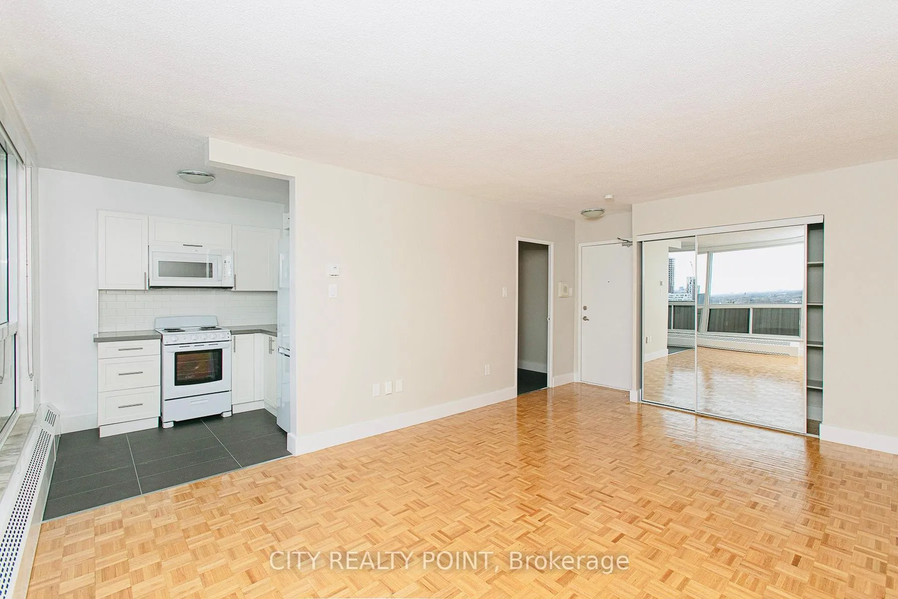 Photo 3 of Unit 1414, 666 Spadina Avenue, Toronto, University — HOMEH