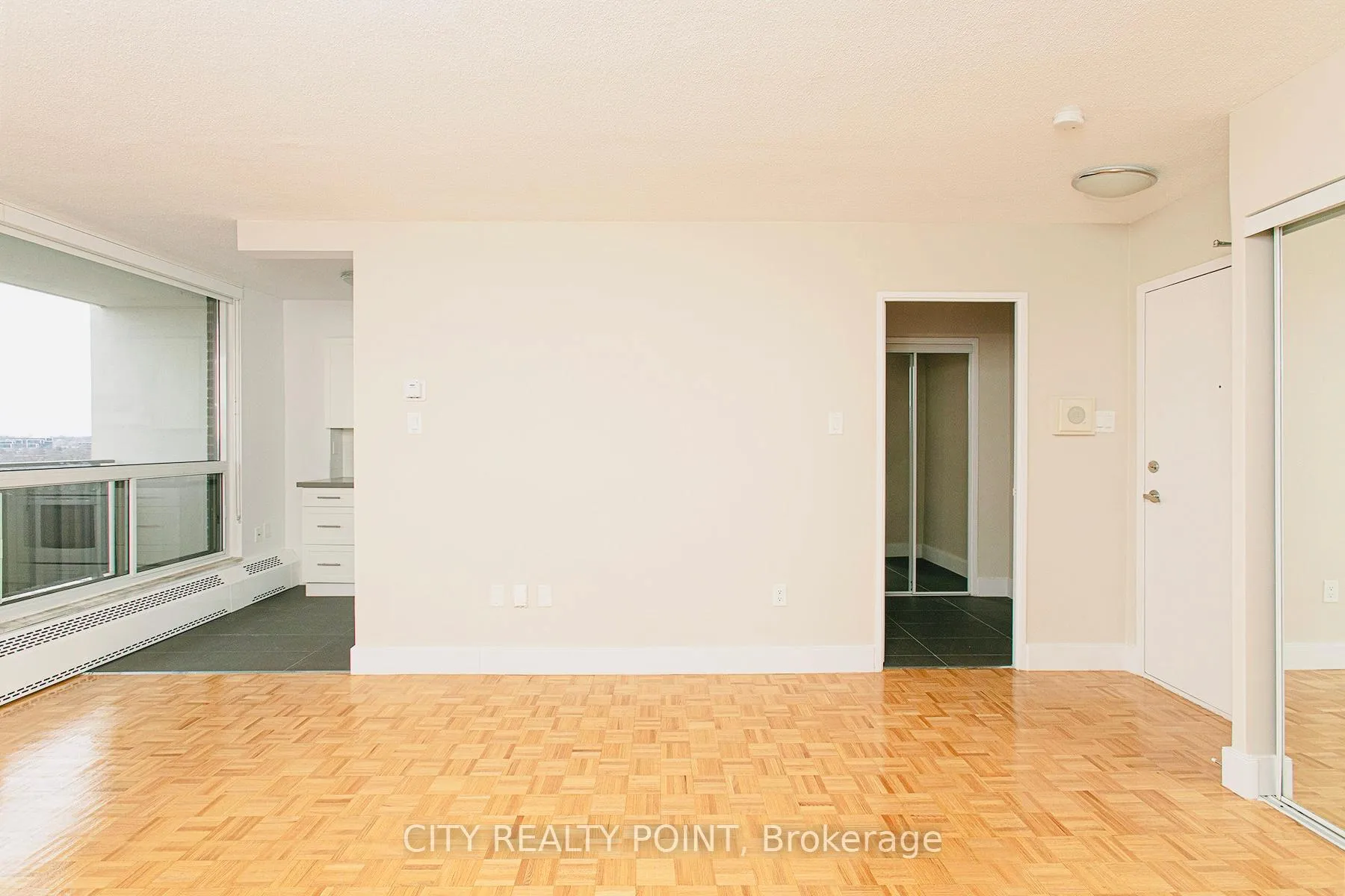 Photo 6 of Unit 1414, 666 Spadina Avenue, Toronto, University — HOMEH