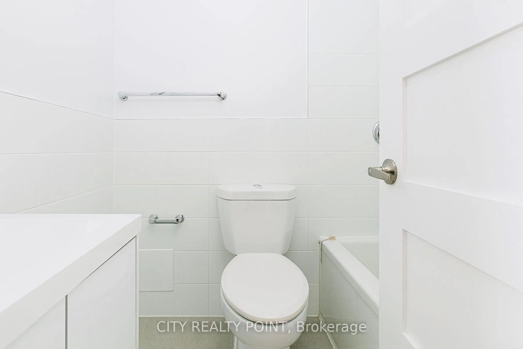Photo 8 of Unit 1414, 666 Spadina Avenue, Toronto, University — HOMEH