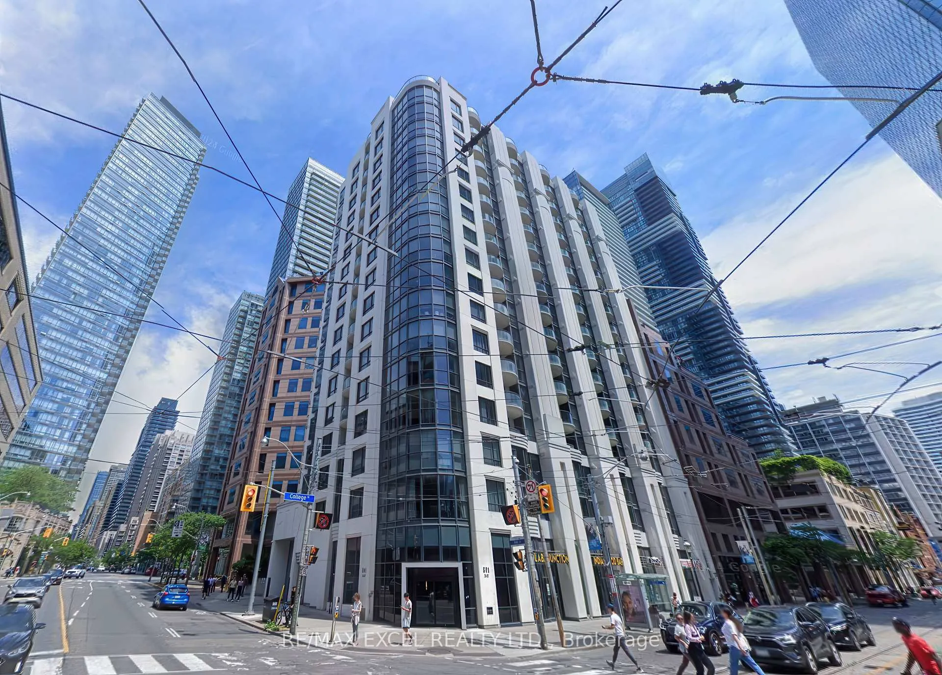 Front of Unit 1705, 801 Bay Street S
