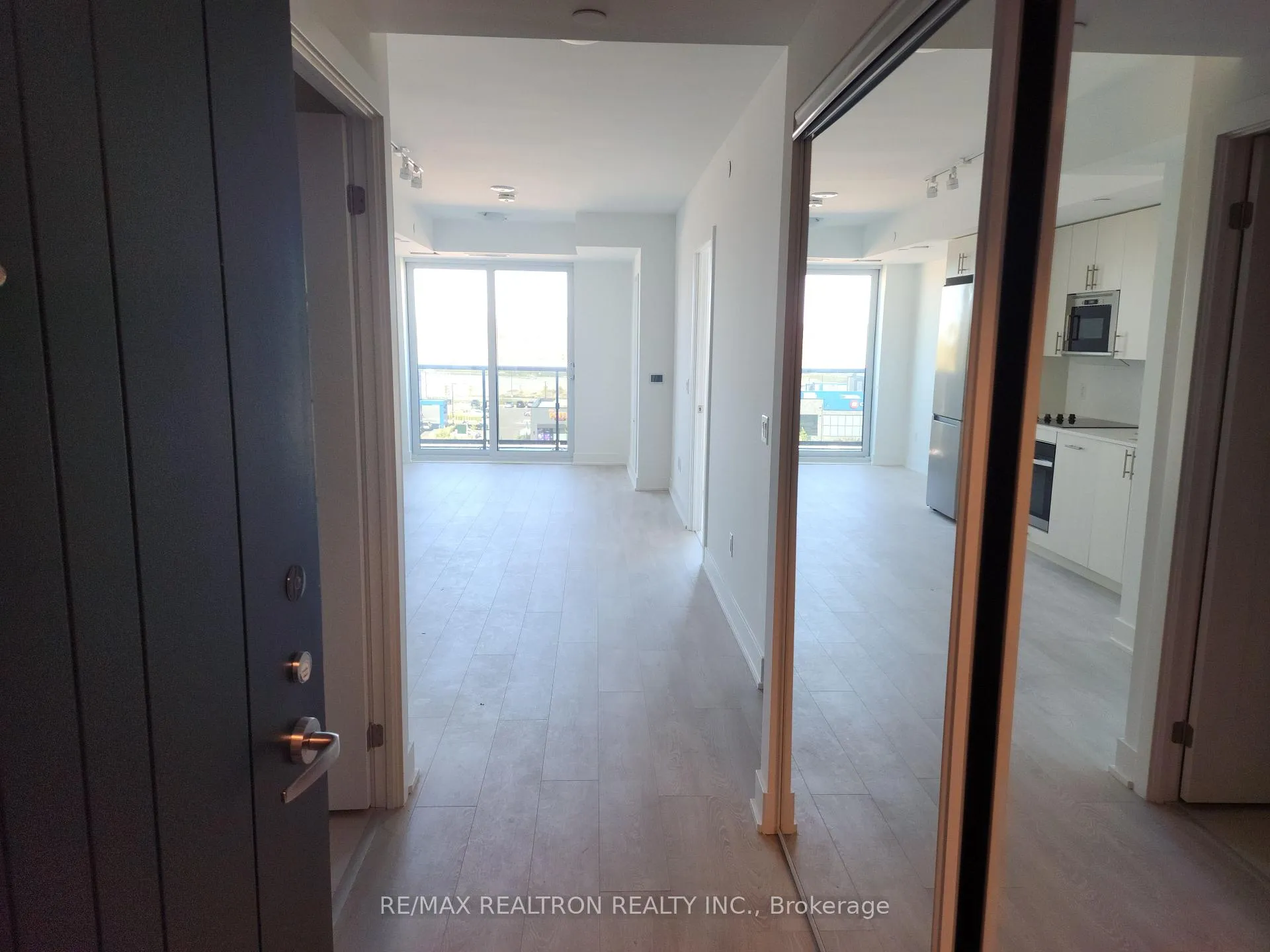 Photo 5 of Unit 734, 2545 Simcoe Street N, Oshawa, Windfields — HOMEH
