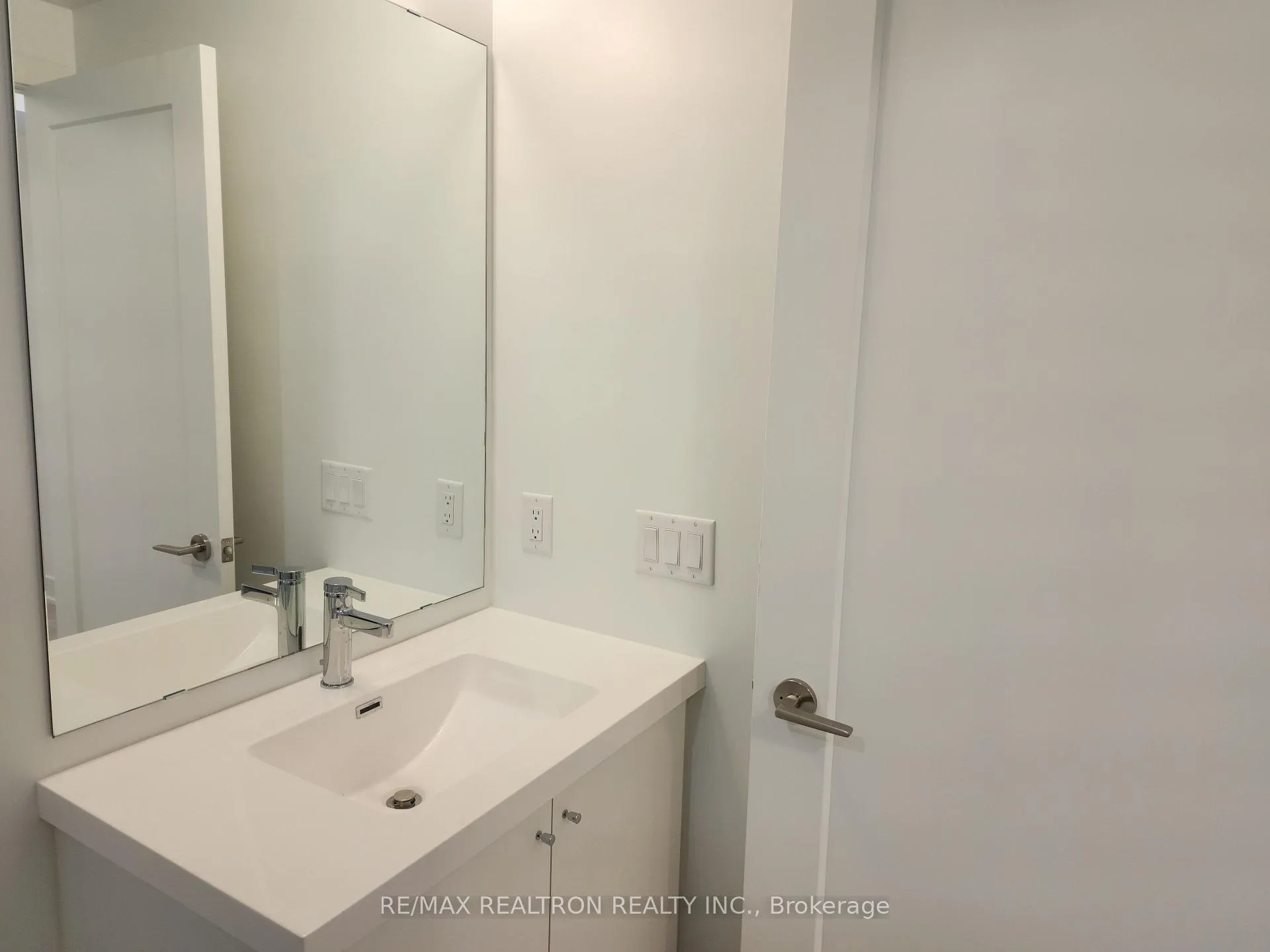 Photo 8 of Unit 734, 2545 Simcoe Street N, Oshawa, Windfields — HOMEH
