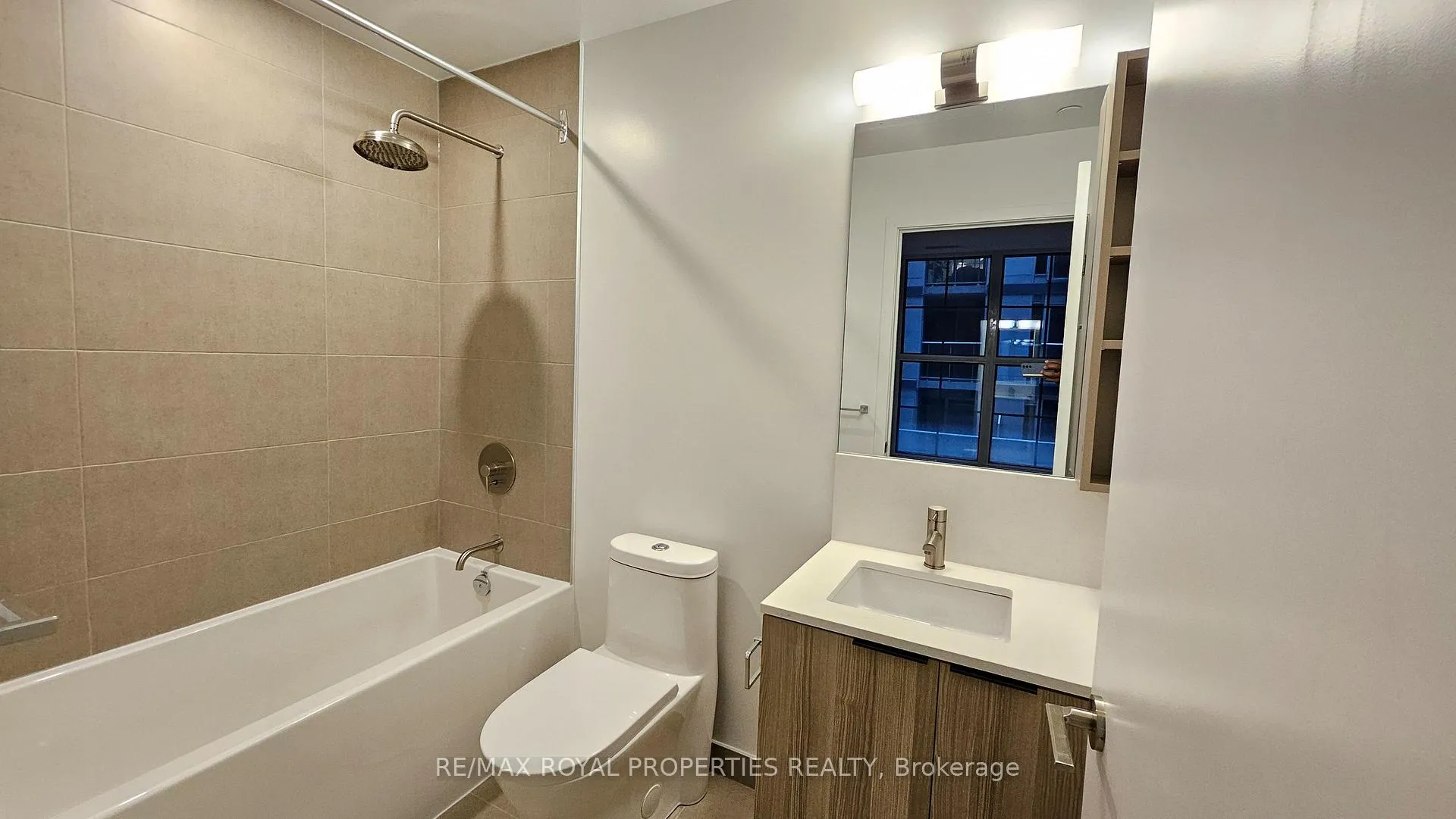 Photo 4 of Unit 301, 55 Mercer Street, Toronto, Waterfront Communities — HOMEH