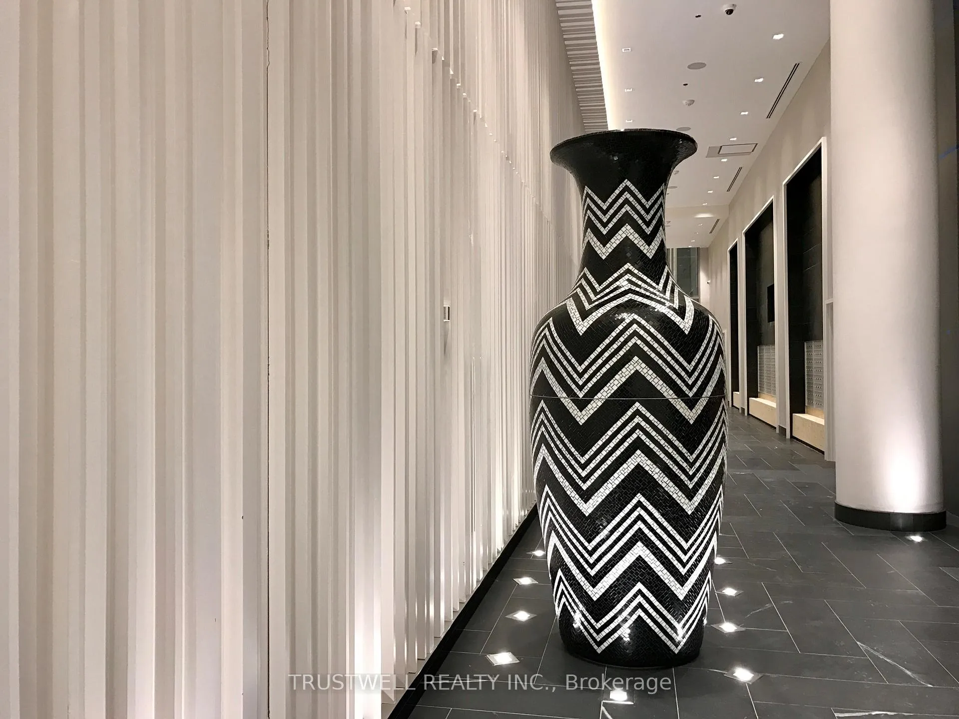 Photo 9 of Unit 810, 42 Charles Street E, Toronto, Church-Yonge Corridor — HOMEH