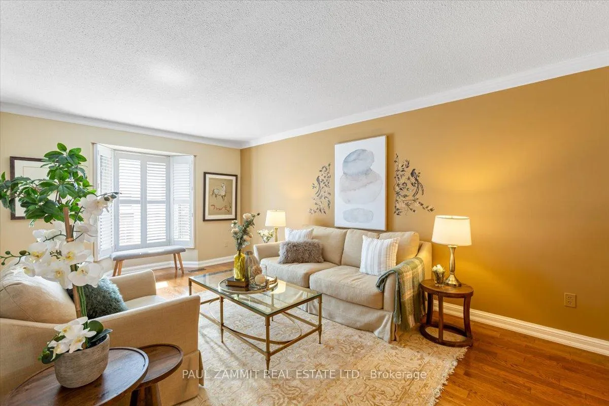 Photo 2 of 220 Royal Orchard Boulevard, Markham, Royal Orchard — HOMEH
