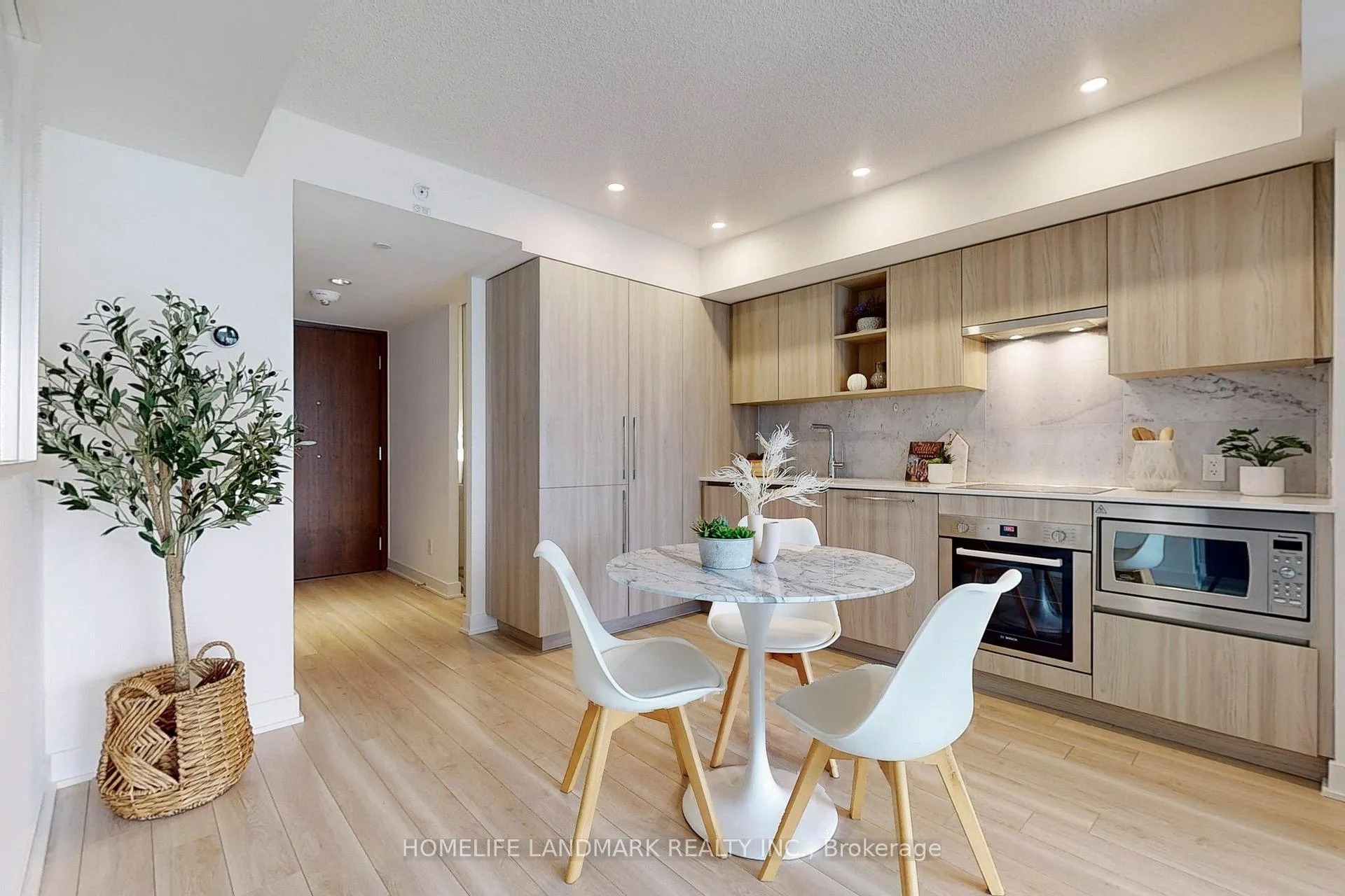 Photo 3 of Unit 2712, 17 Bathurst Street, Toronto, Waterfront Communities — HOMEH