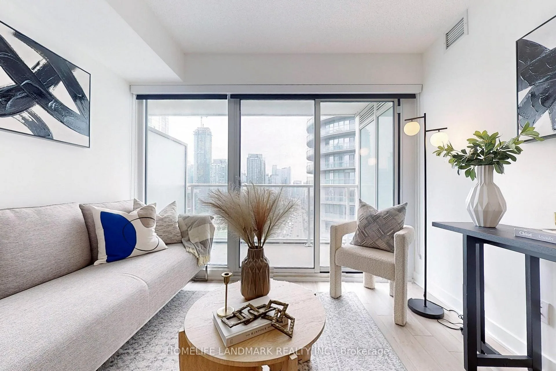 Photo 8 of Unit 2712, 17 Bathurst Street, Toronto, Waterfront Communities — HOMEH