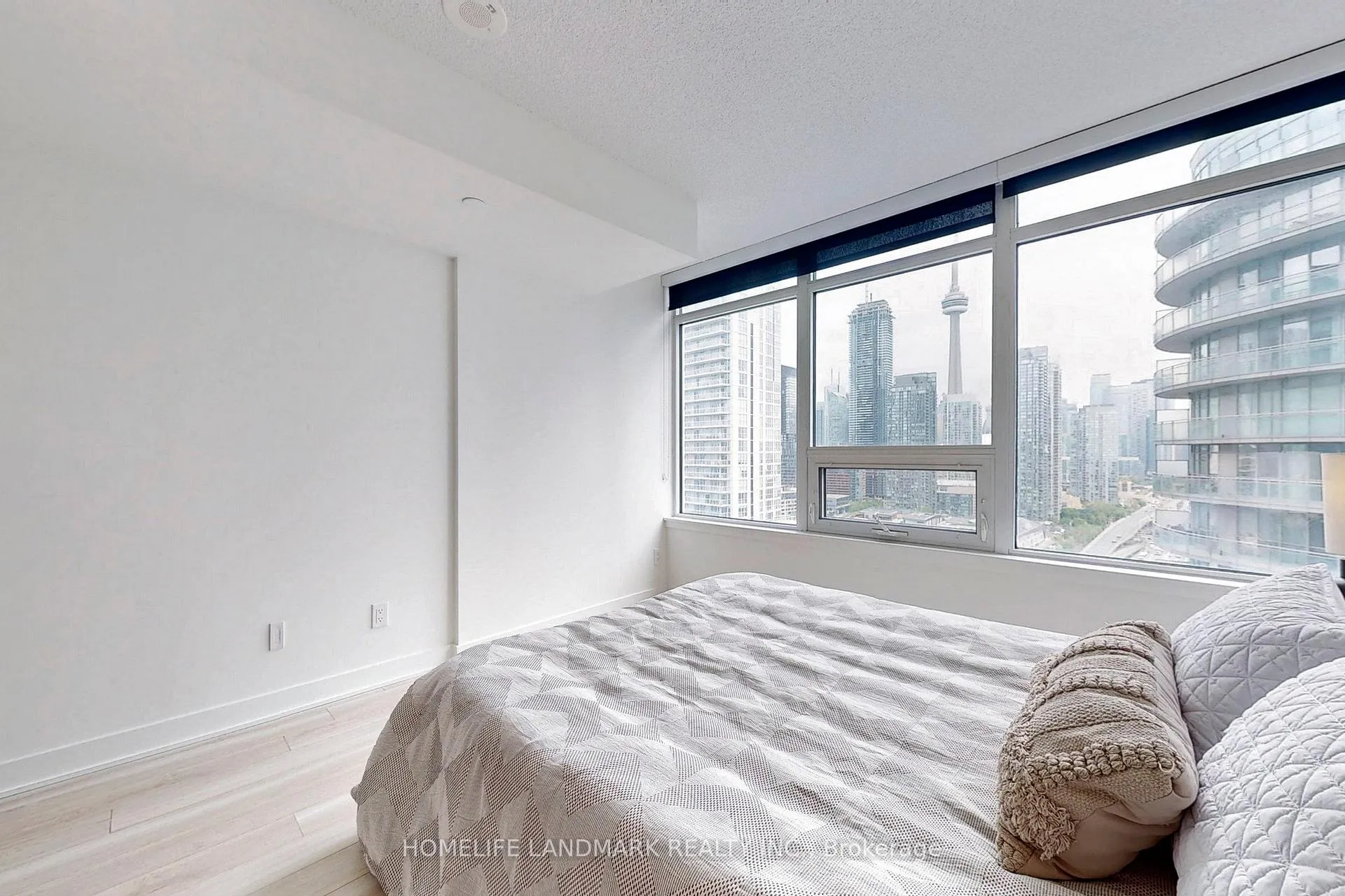 Photo 17 of Unit 2712, 17 Bathurst Street, Toronto, Waterfront Communities — HOMEH