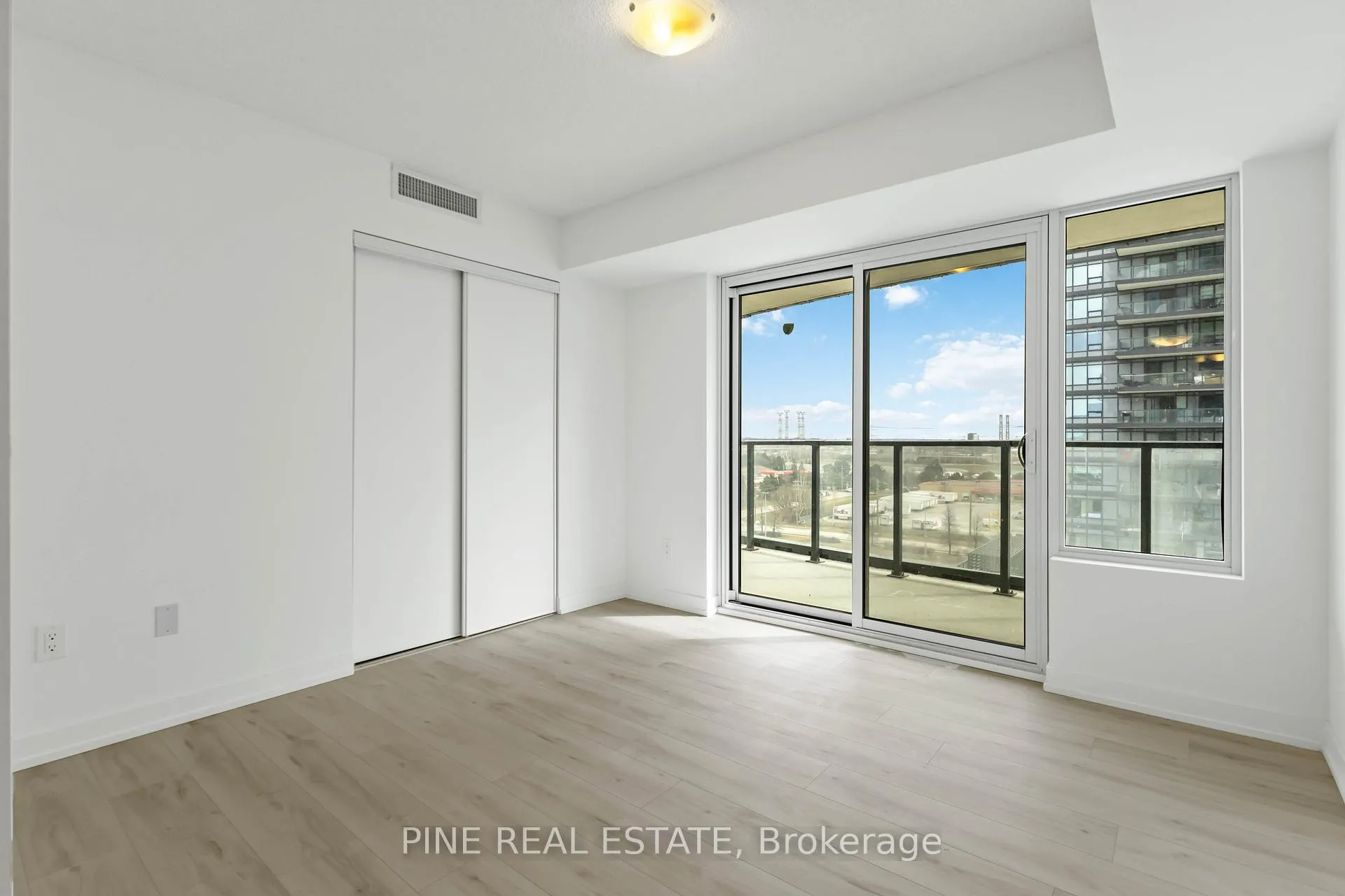 Photo 4 of Unit 1008, 1435 Celebration Drive, Pickering, Bay Ridges — HOMEH