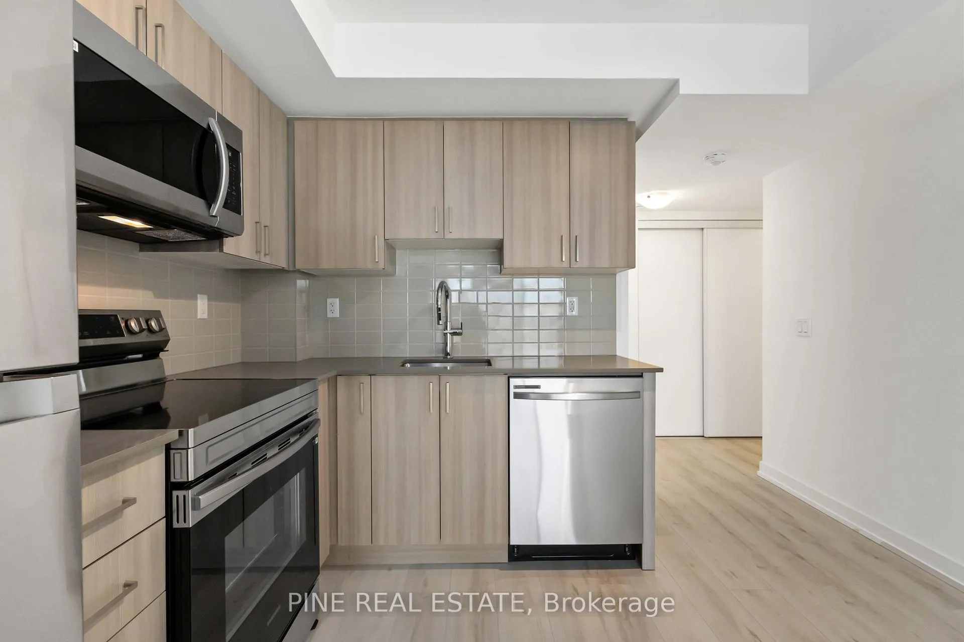 Photo 8 of Unit 1008, 1435 Celebration Drive, Pickering, Bay Ridges — HOMEH