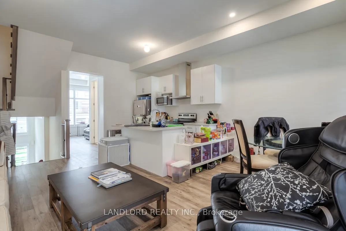 Photo 5 of 44 Armillo Place, Markham, Wismer — HOMEH