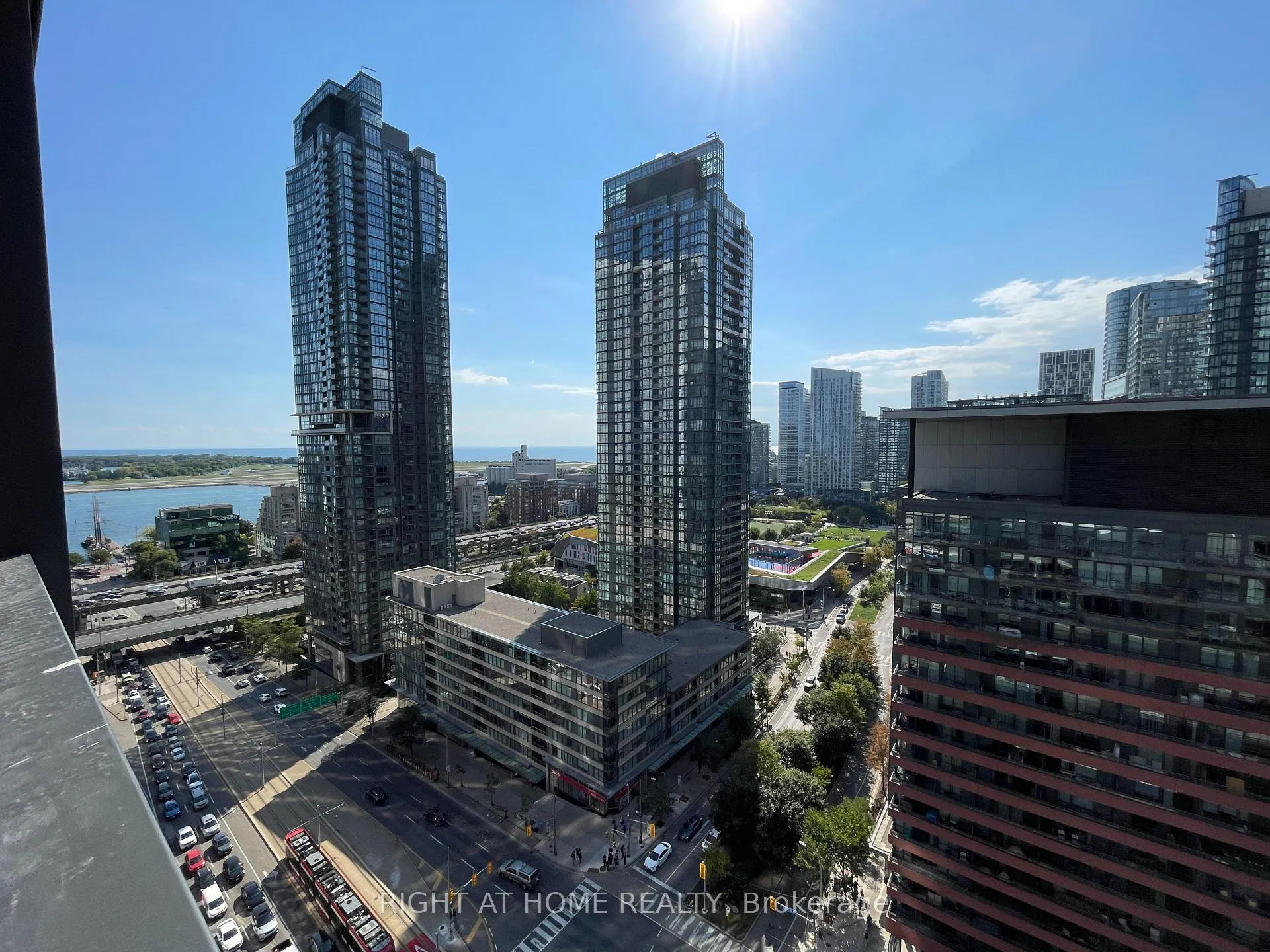 Photo 1 of Unit 2012, 3 Concord Cityplace Way, Toronto, Waterfront Communities — HOMEH