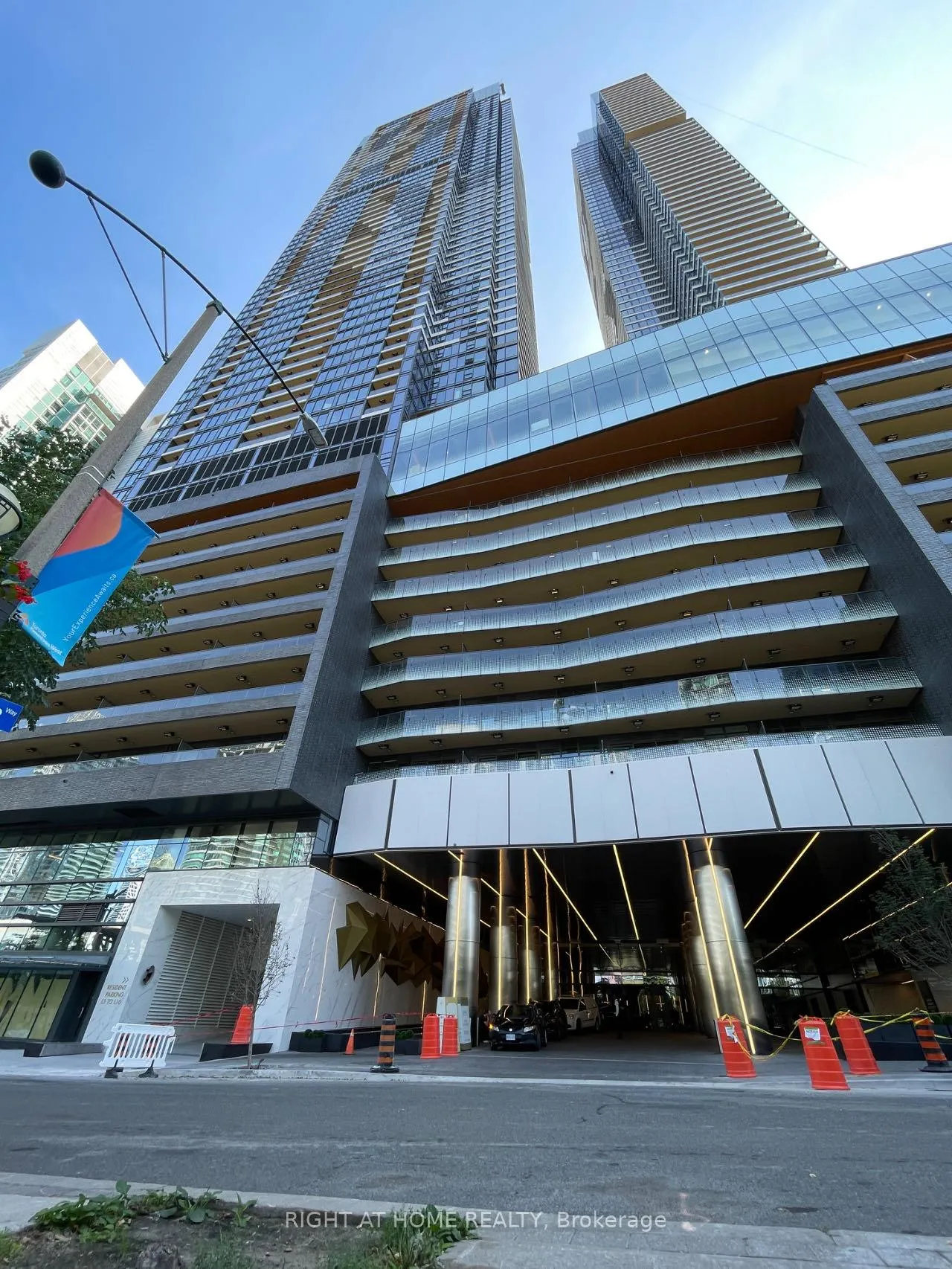 Photo 4 of Unit 2012, 3 Concord Cityplace Way, Toronto, Waterfront Communities — HOMEH