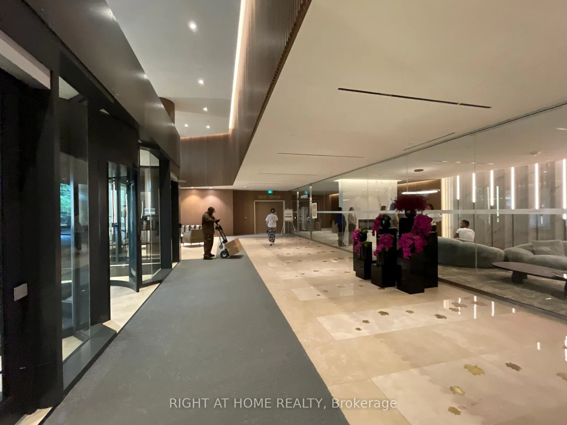 Photo 5 of Unit 2012, 3 Concord Cityplace Way, Toronto, Waterfront Communities — HOMEH