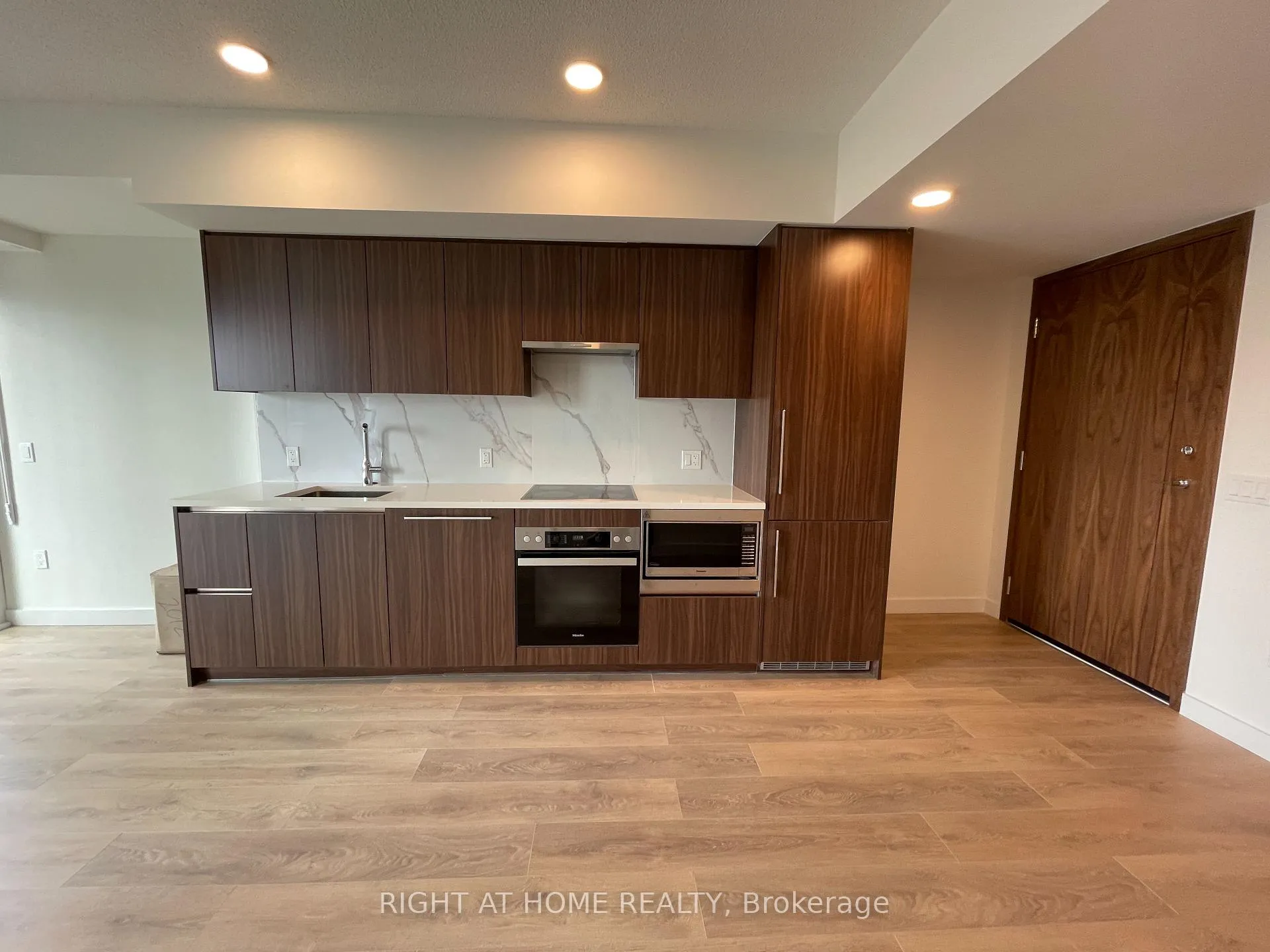 Photo 9 of Unit 2012, 3 Concord Cityplace Way, Toronto, Waterfront Communities — HOMEH