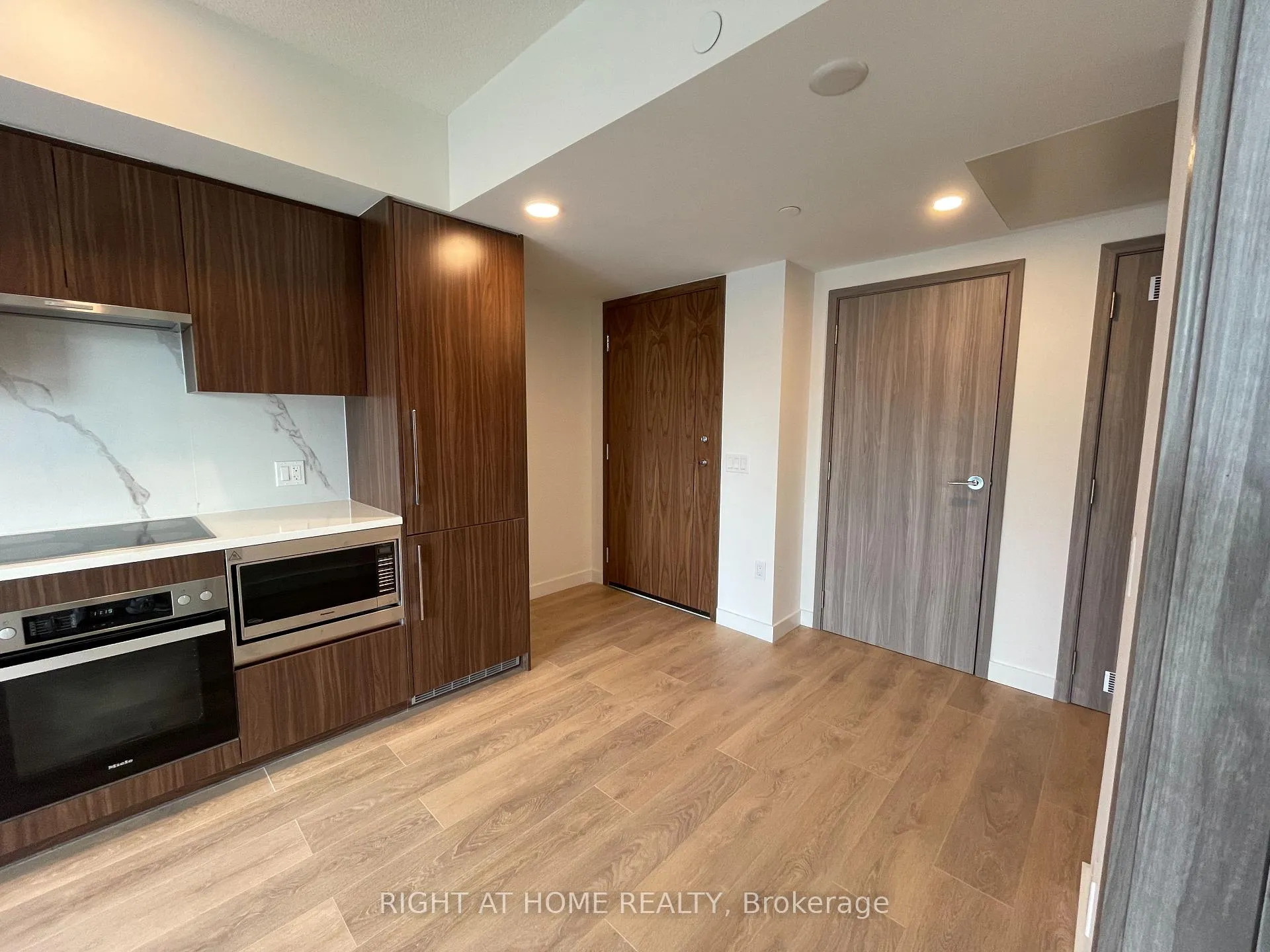 Photo 11 of Unit 2012, 3 Concord Cityplace Way, Toronto, Waterfront Communities — HOMEH