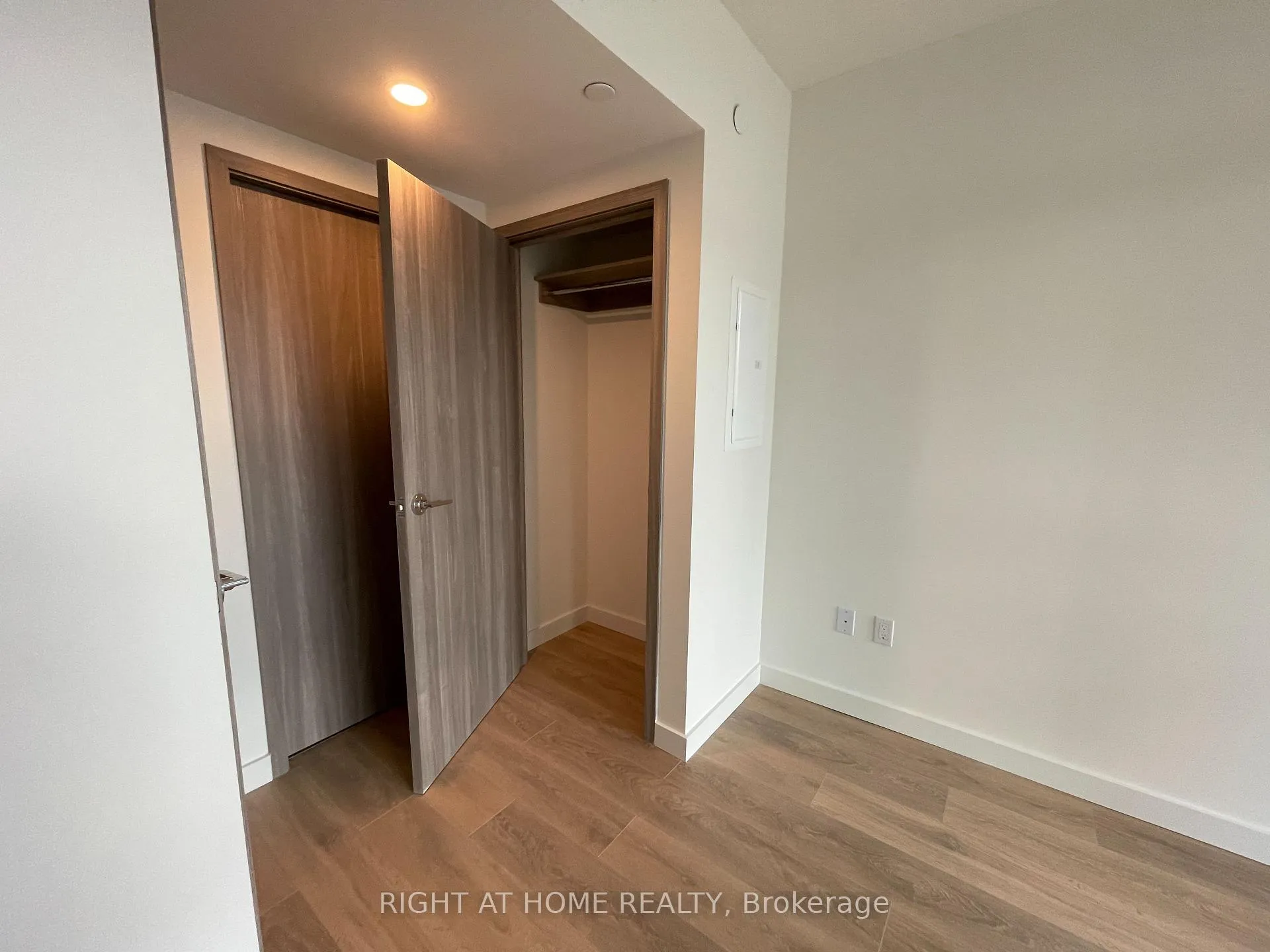 Photo 13 of Unit 2012, 3 Concord Cityplace Way, Toronto, Waterfront Communities — HOMEH