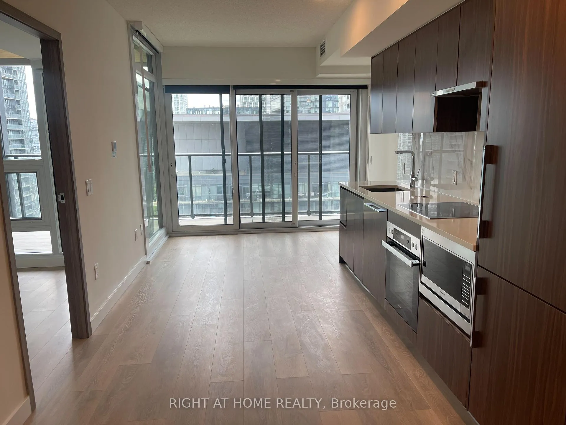 Photo 15 of Unit 2012, 3 Concord Cityplace Way, Toronto, Waterfront Communities — HOMEH