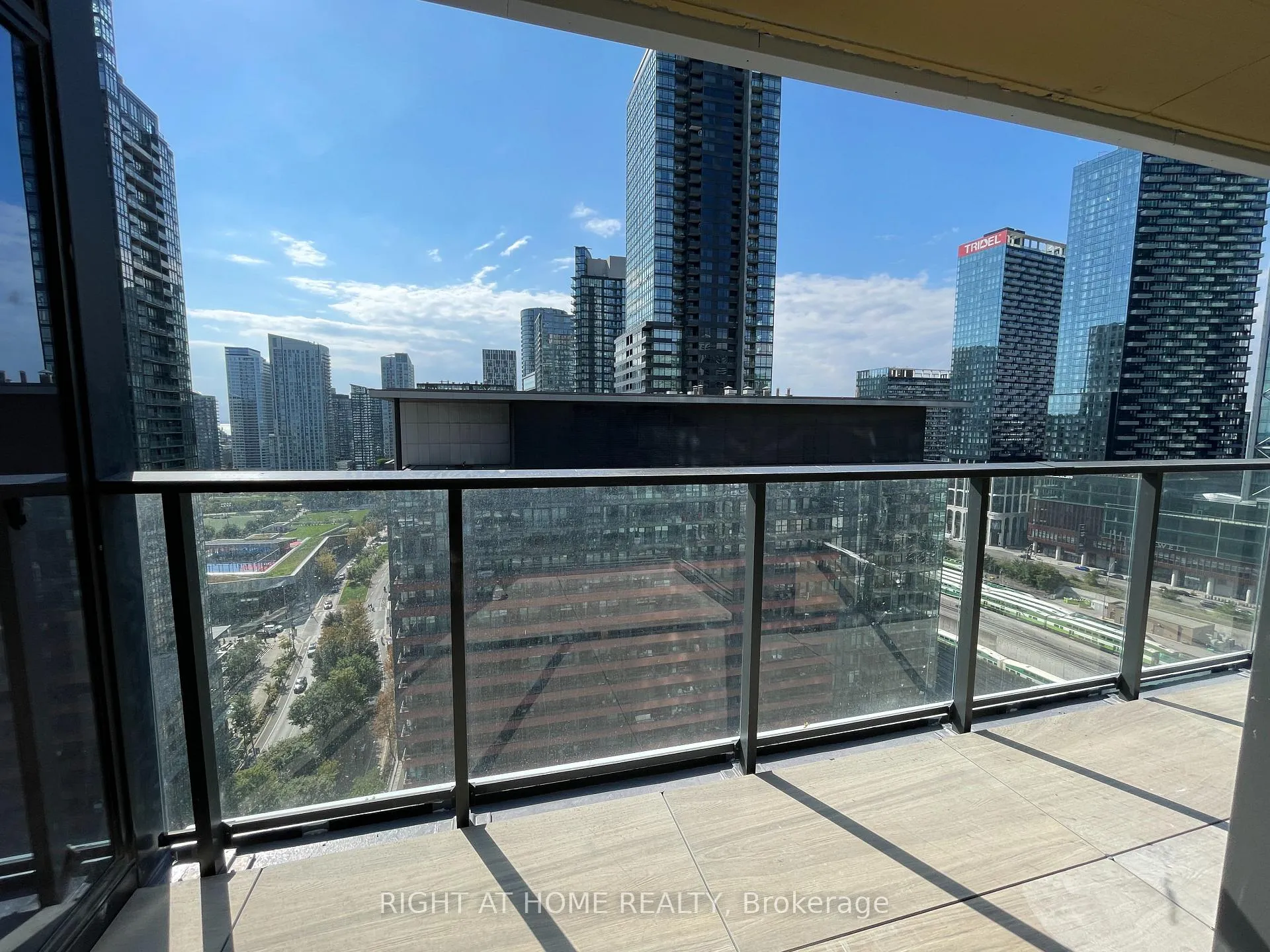 Photo 16 of Unit 2012, 3 Concord Cityplace Way, Toronto, Waterfront Communities — HOMEH