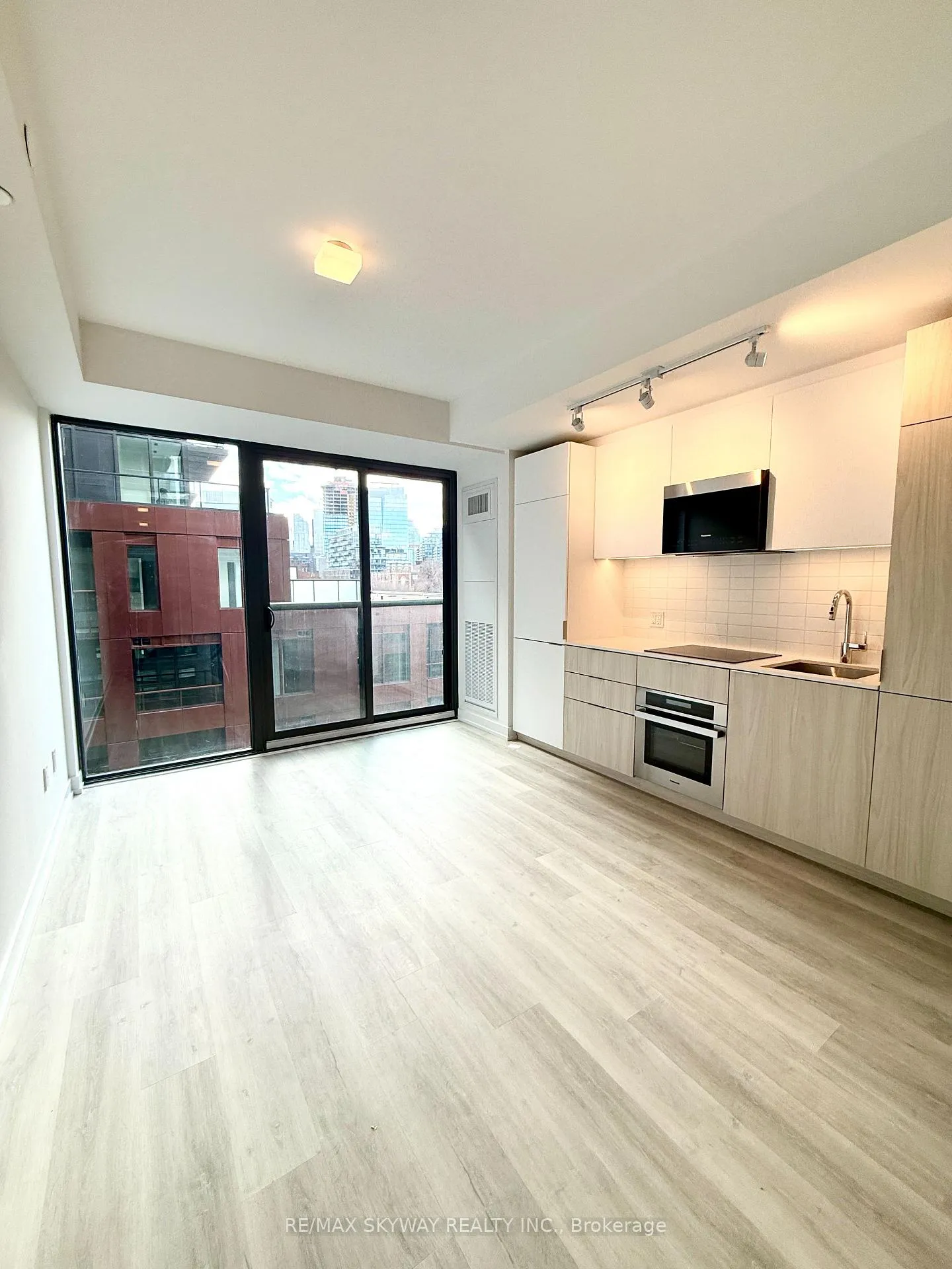 Photo 5 of Unit 504, 28 Eastern Avenue W, Toronto, Moss Park — HOMEH