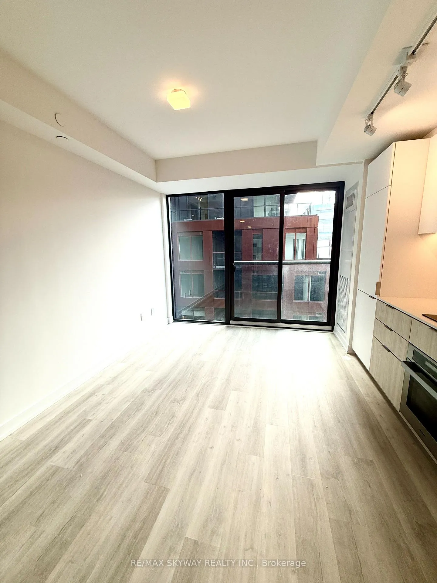 Photo 6 of Unit 504, 28 Eastern Avenue W, Toronto, Moss Park — HOMEH