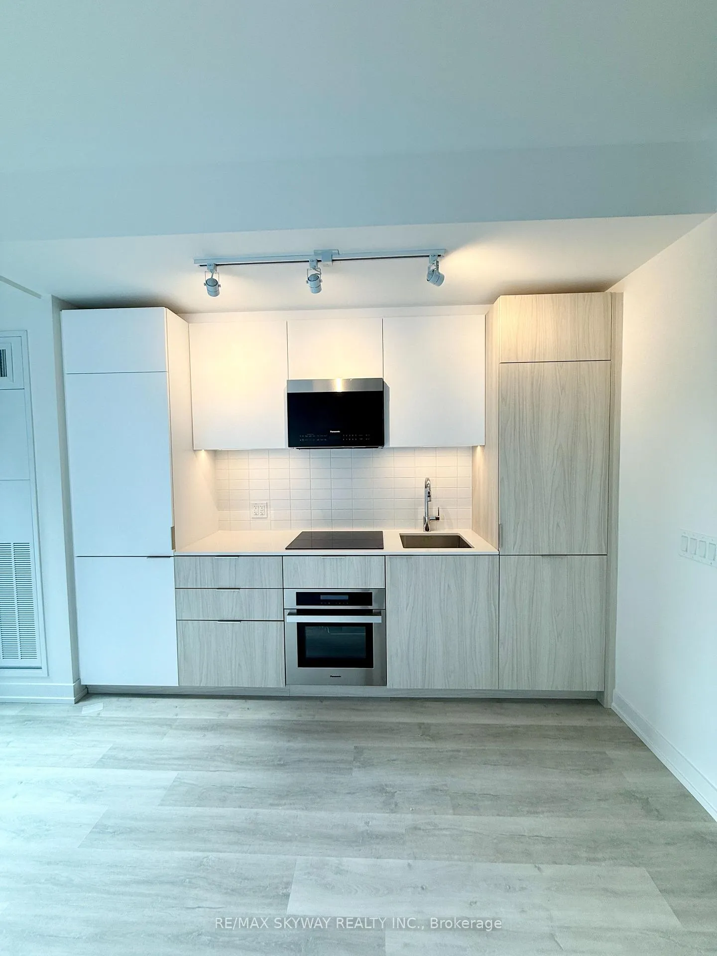 Photo 7 of Unit 504, 28 Eastern Avenue W, Toronto, Moss Park — HOMEH