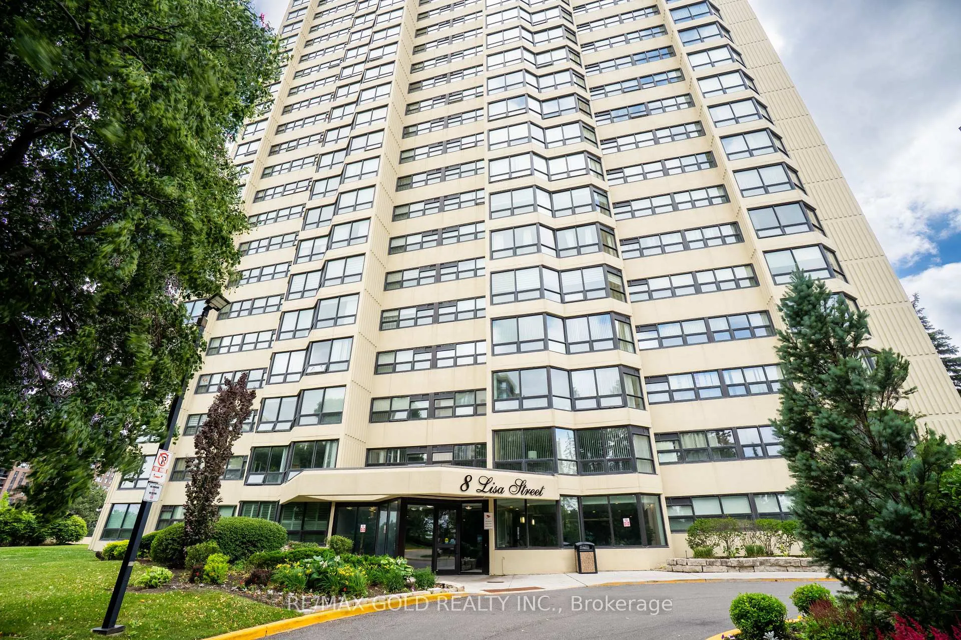 Front of Unit 206, 8 Lisa Street