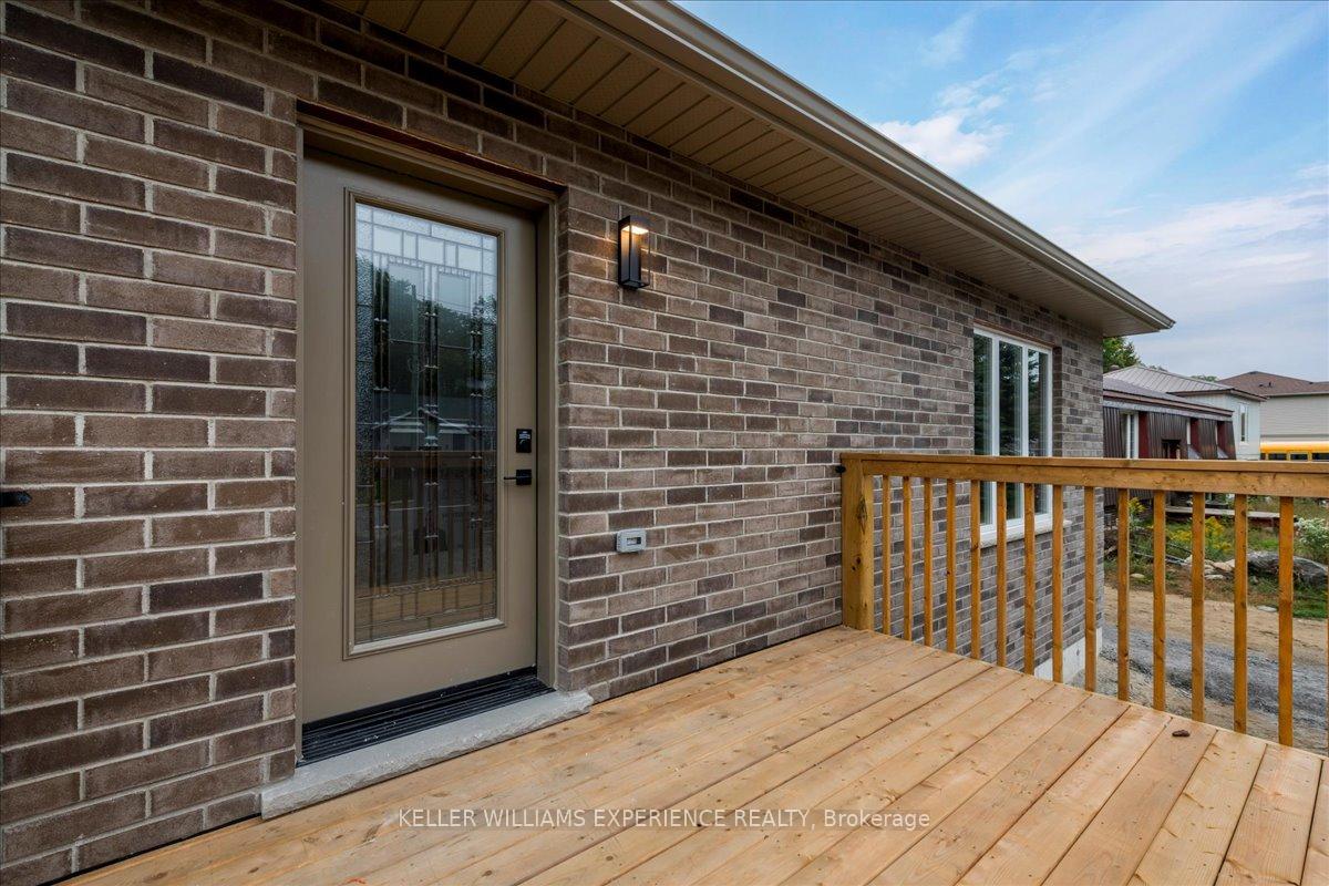 Photo 2 of 145 Pine Street W, Gravenhurst, Muskoka (S) — HOMEH