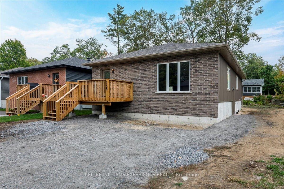 Photo 3 of 145 Pine Street W, Gravenhurst, Muskoka (S) — HOMEH