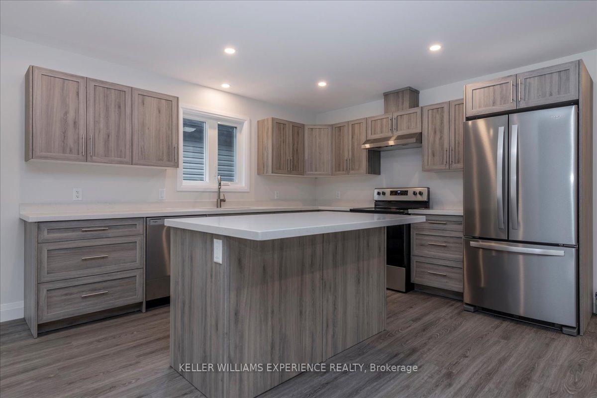 Photo 5 of 145 Pine Street W, Gravenhurst, Muskoka (S) — HOMEH