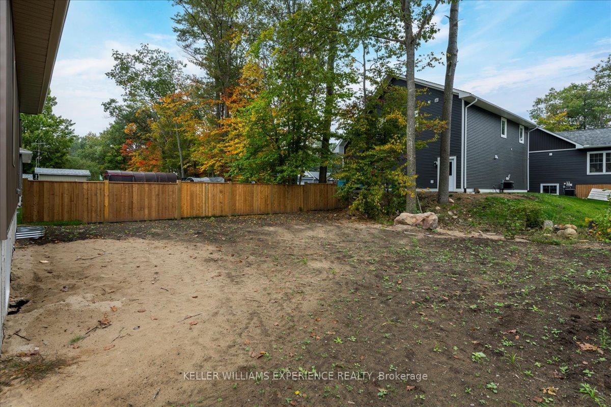 Photo 11 of 145 Pine Street W, Gravenhurst, Muskoka (S) — HOMEH