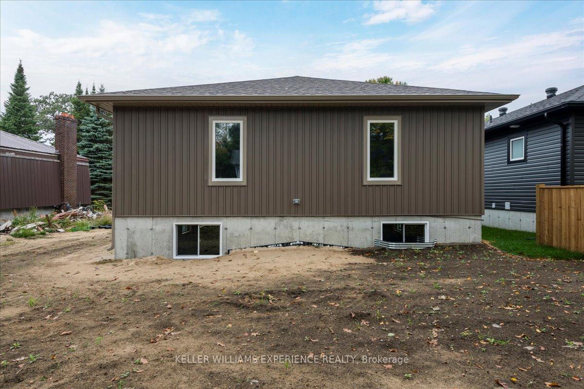 Photo 12 of 145 Pine Street W, Gravenhurst, Muskoka (S) — HOMEH