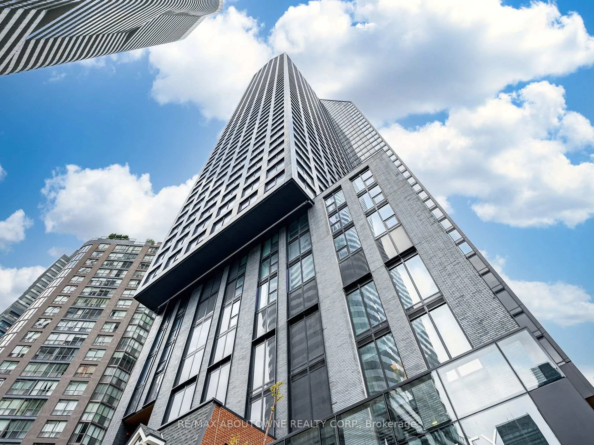 Photo 3 of Unit 4703, 8 Wellesley Street W, Toronto, Bay Street Corridor — HOMEH