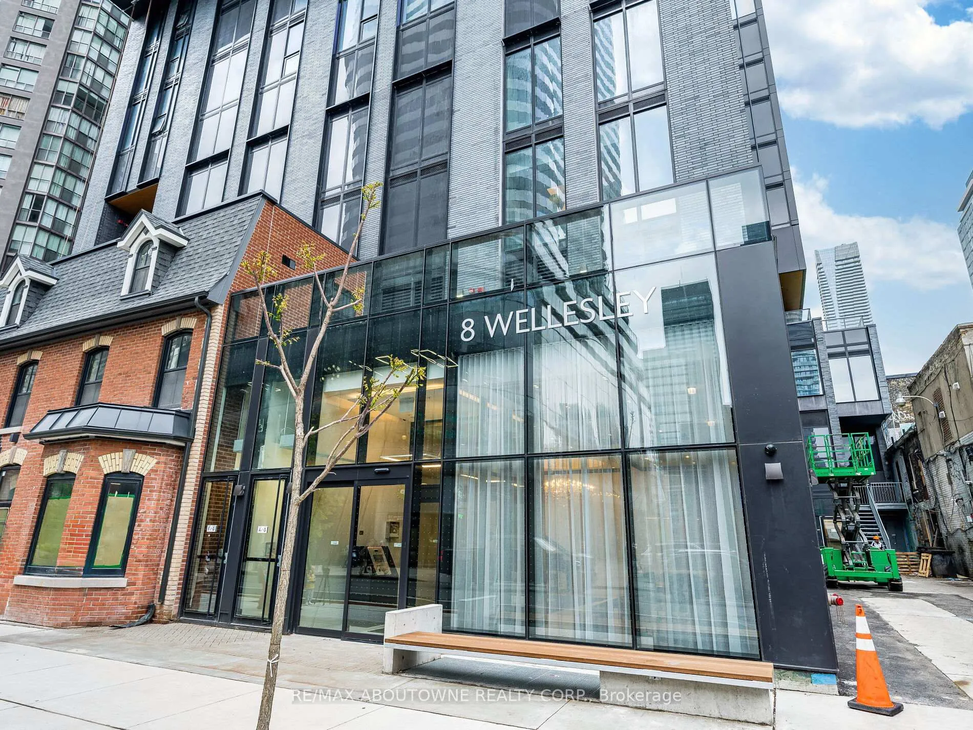 Photo 4 of Unit 4703, 8 Wellesley Street W, Toronto, Bay Street Corridor — HOMEH
