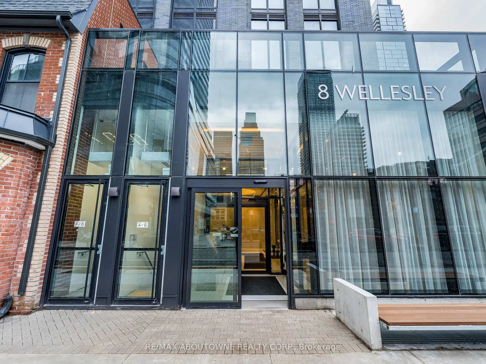 Photo 5 of Unit 4703, 8 Wellesley Street W, Toronto, Bay Street Corridor — HOMEH